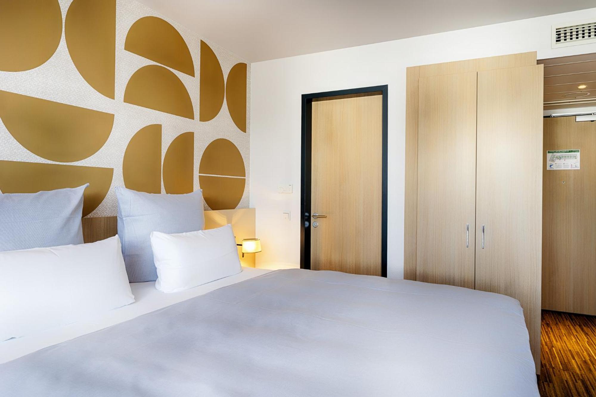 Double Room,1670700185:JPEG