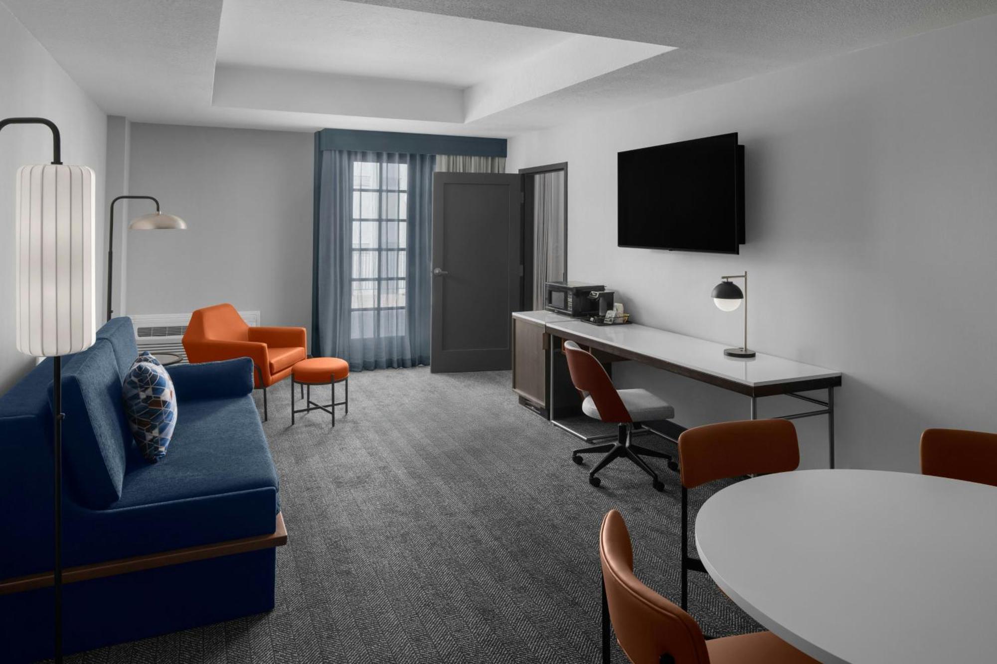 One-Bedroom Queen Suite with Two Queen Beds, Bathtub and Sofa Bed - Mobility Access/Hearing Accessible,1670705781:JPEG