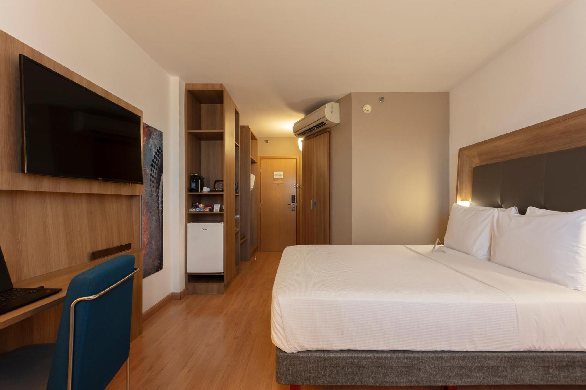 Quarto Duplo com Chuveiro Acessível a Cadeirantes - Acessível para Hóspedes com Mobilidade Reduzida - Não Fumantes