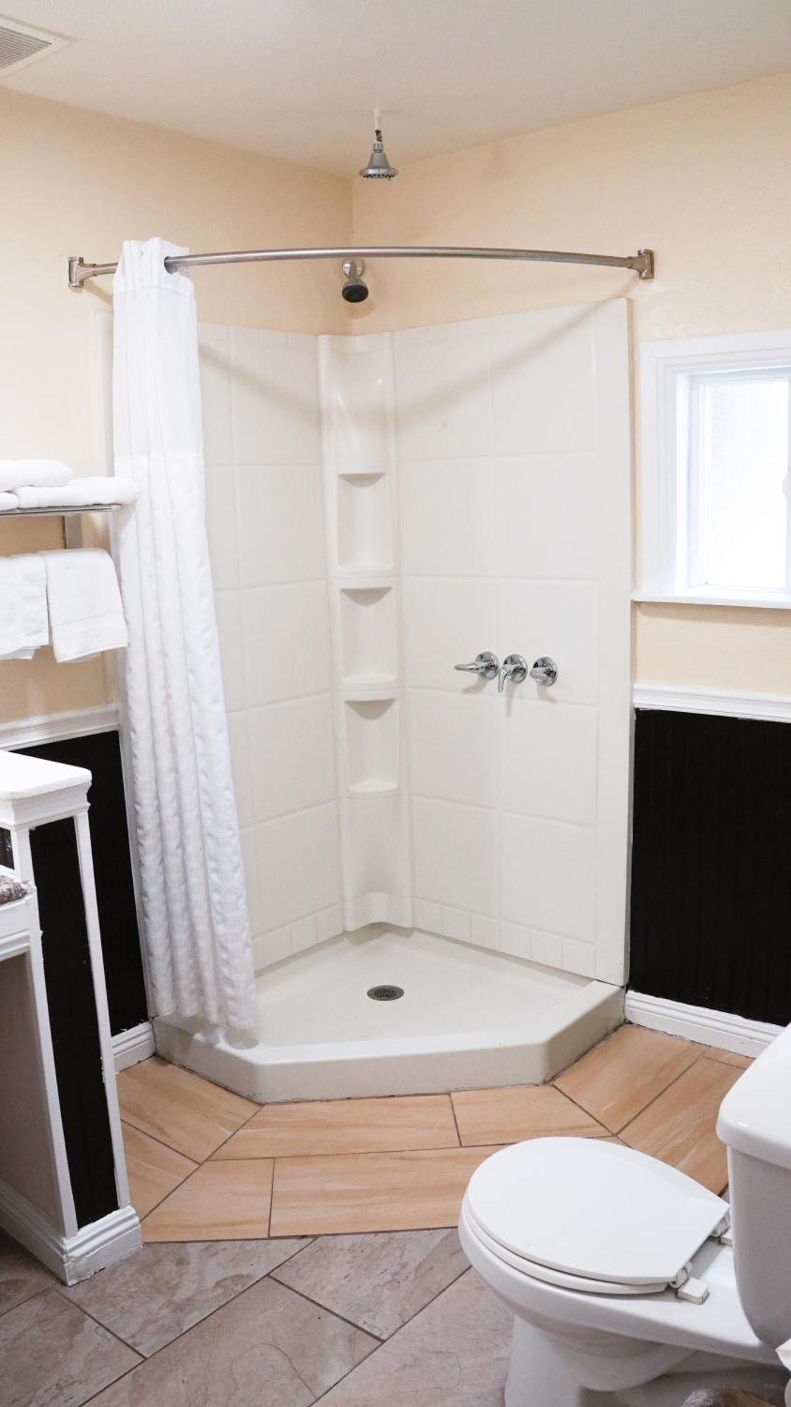 Kamer met Kingsize bed en Bubbelbad