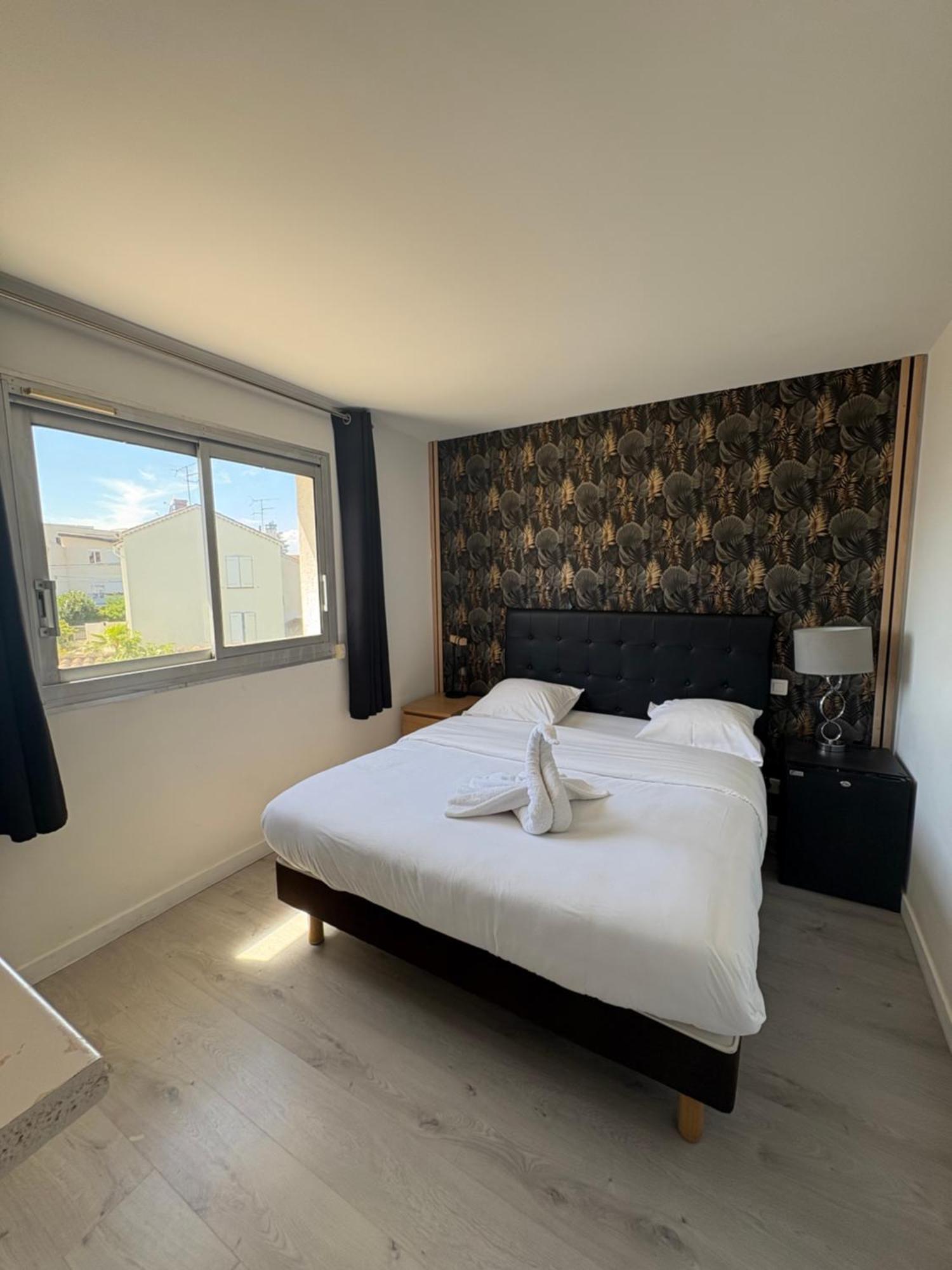 Double Room,1667431961:JPEG