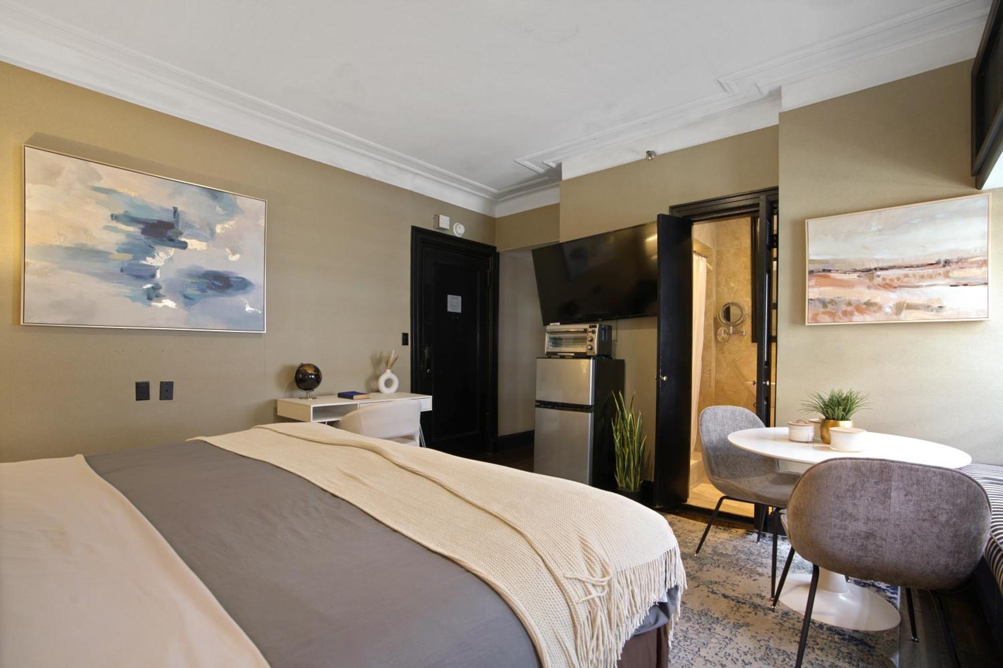 Two-Room Apartment,1674996807:JPEG