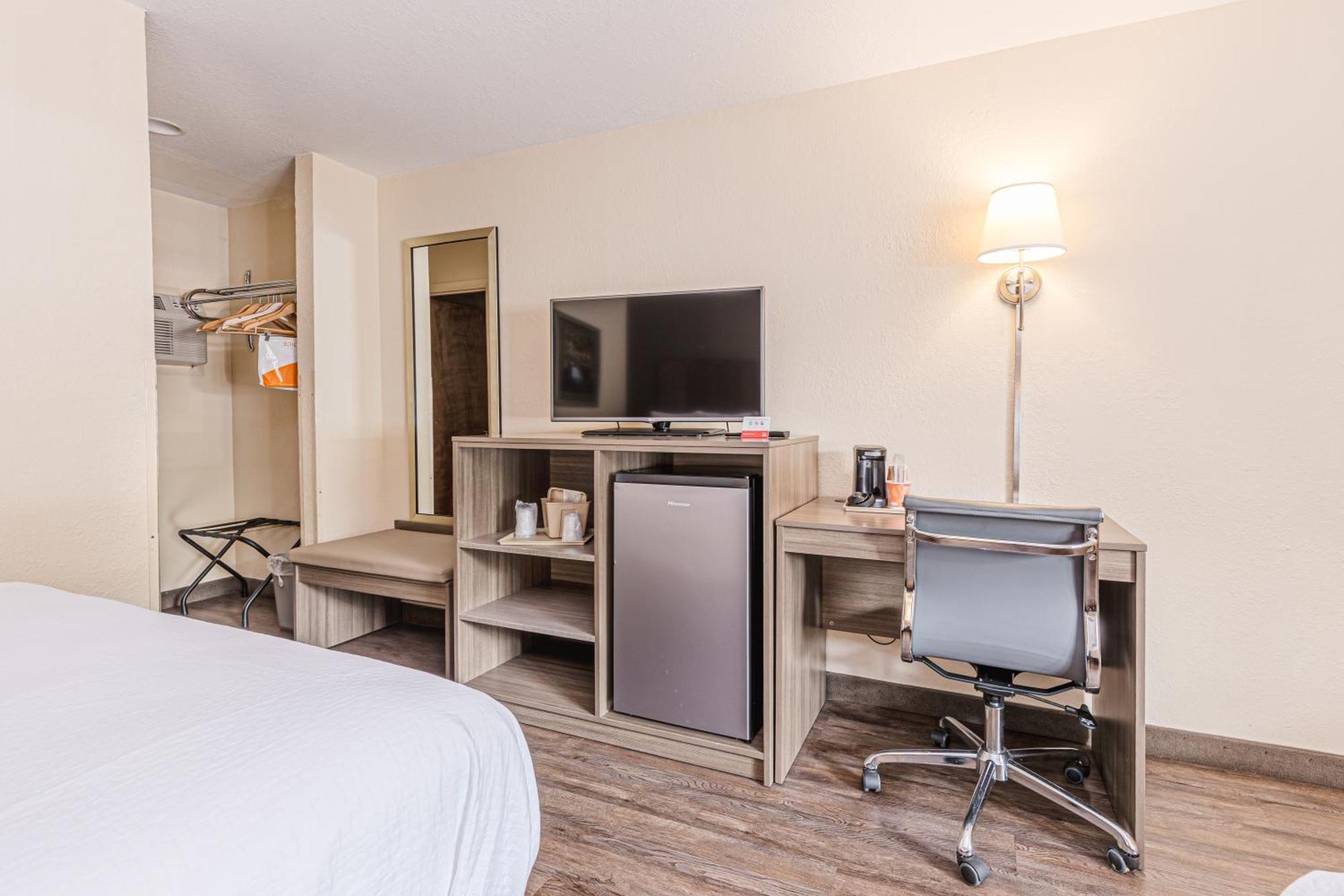 Queen Room with Two Queen Beds Ground Floor - Non-Smoking