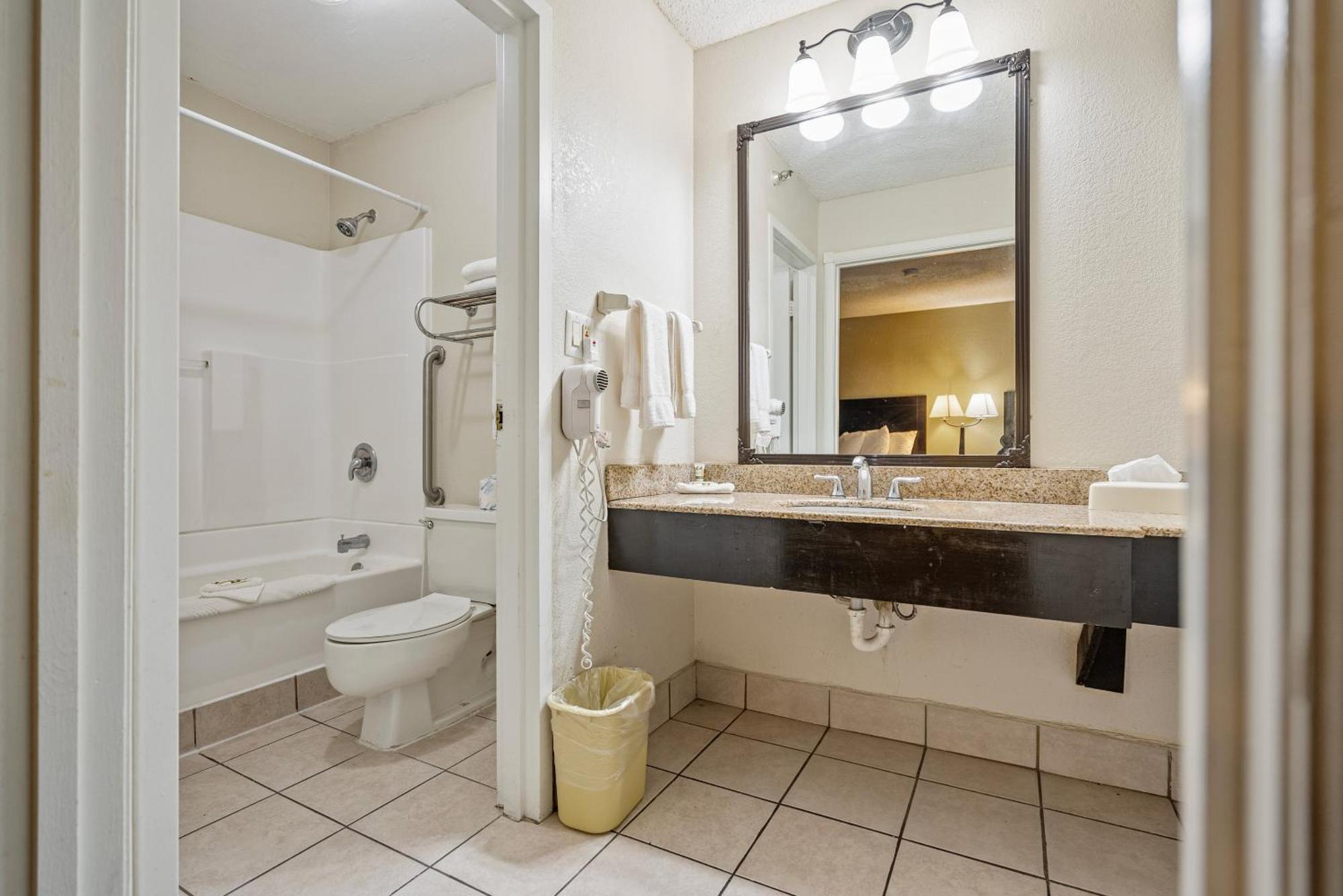 Luxury Queen Suite with Two Queen Beds - Non-Smoking