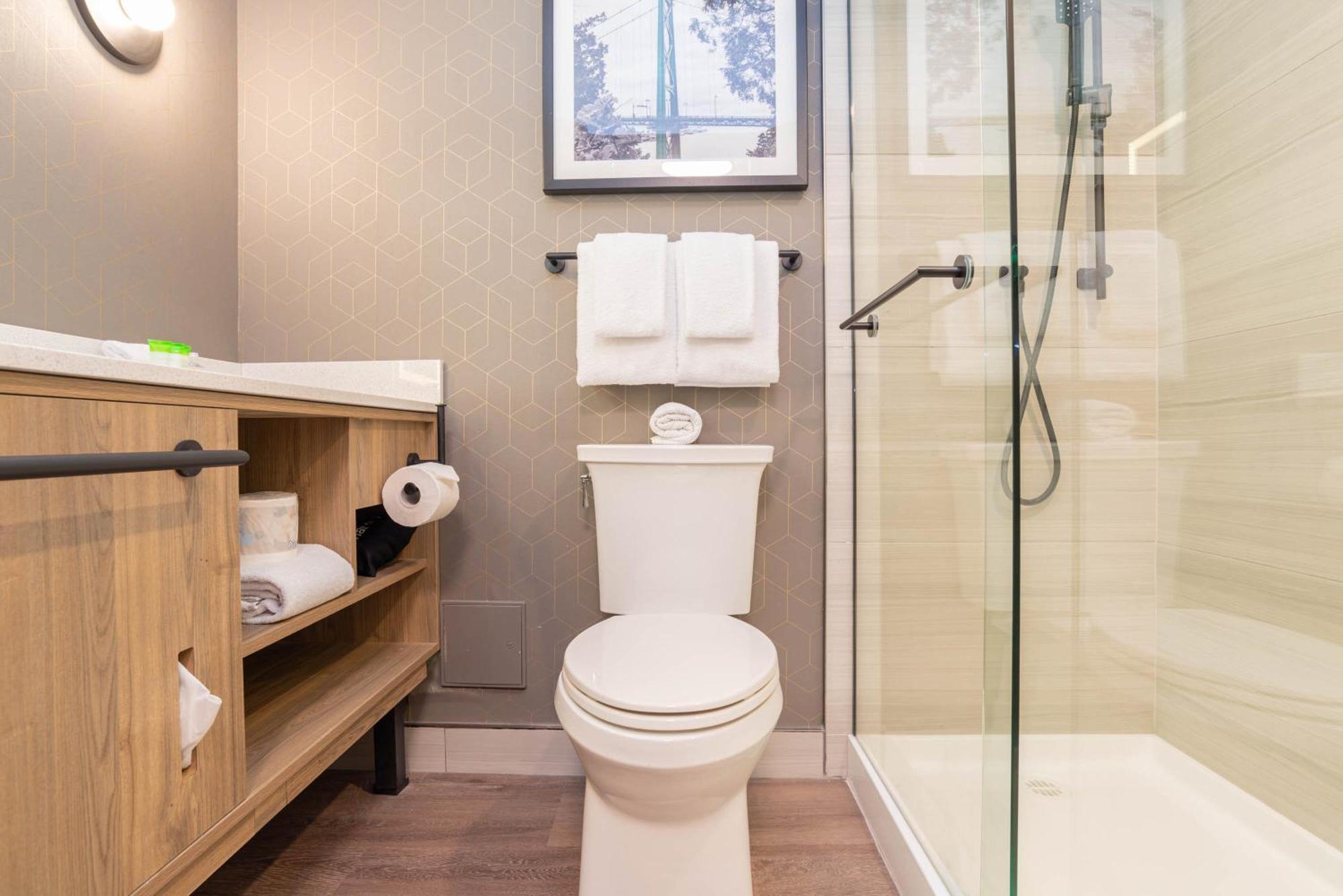 City View Penthouse-studio met uitzicht op de stad, 1 queensize bed, bubbelbad, keuken, balkon