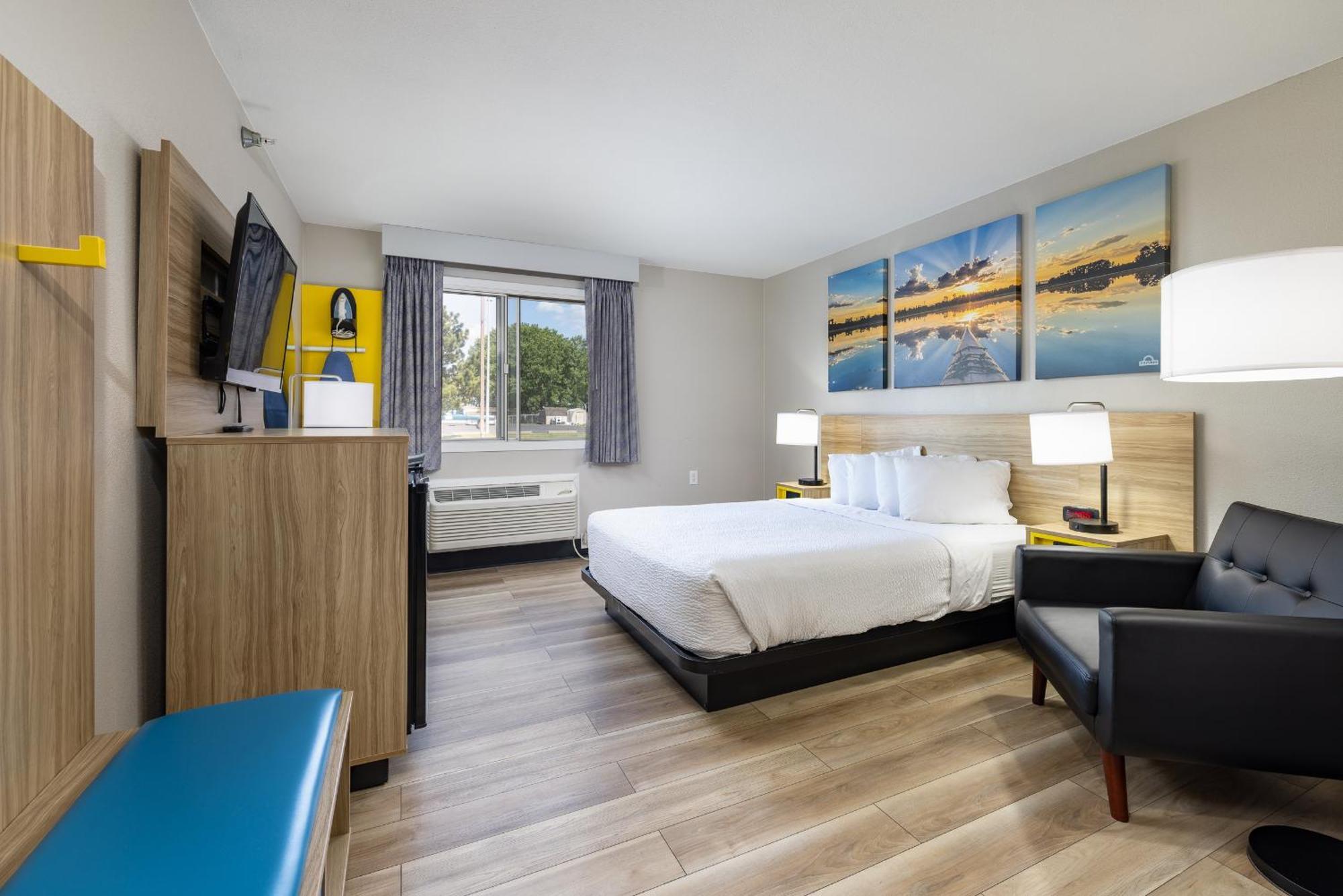Queen Room - Disability Access - Non-Smoking