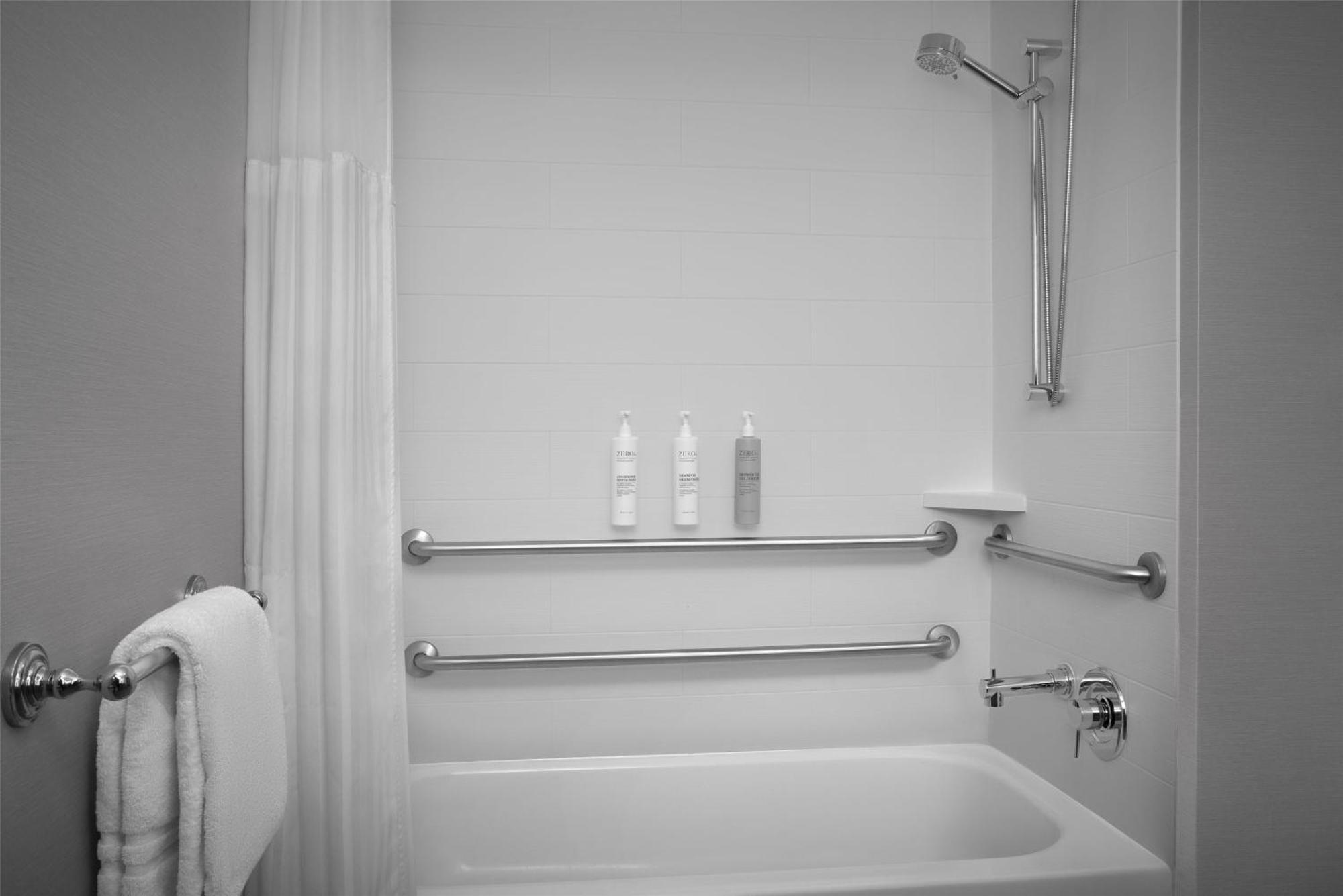 King Room with Accessible Tub - Mobility Access