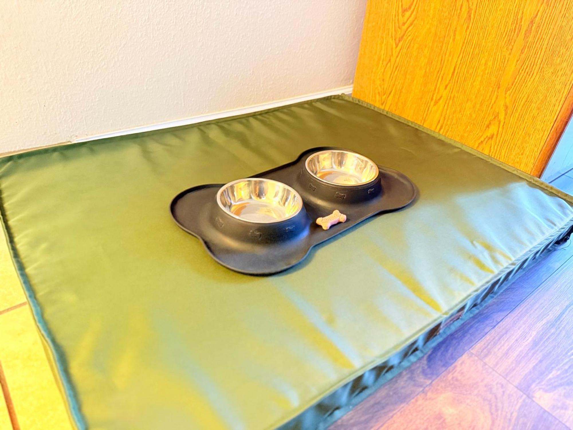 2 Beds (Pet Friendly, Dogs Only, additional charges apply)