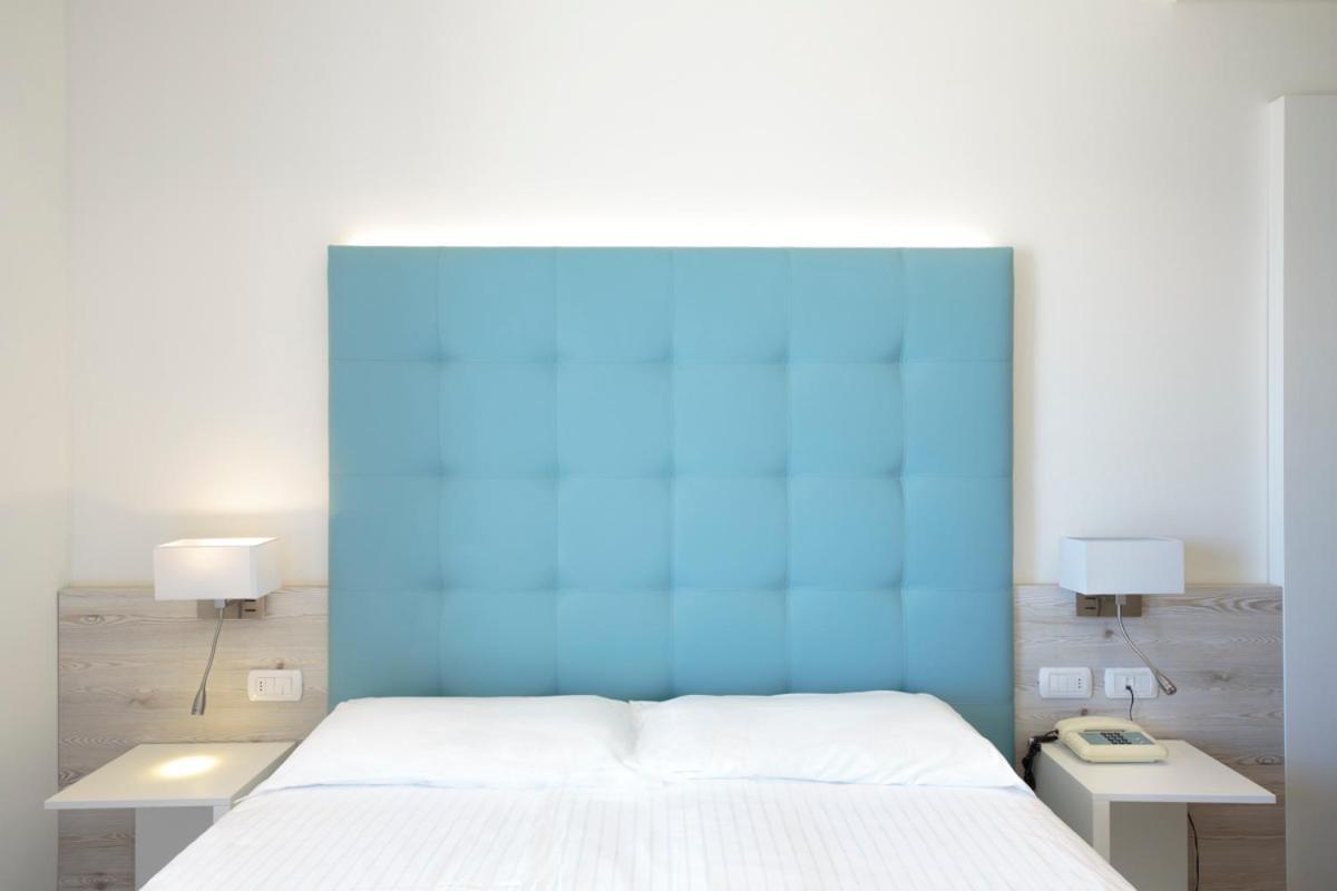 Doppel-/Zweibettzimmer mit Meerblick