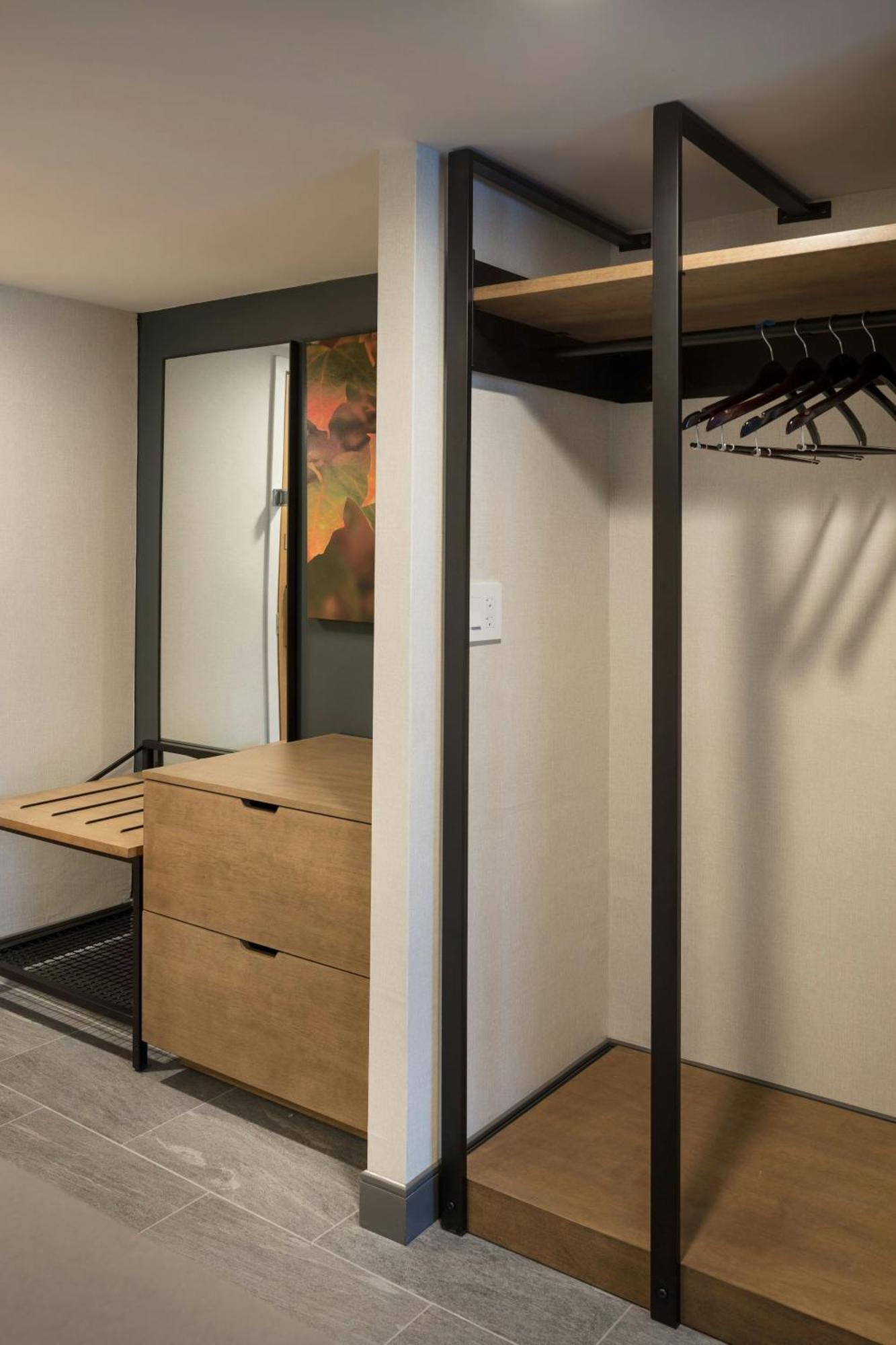 King Suite with Sofa Bed - Hearing Accessible