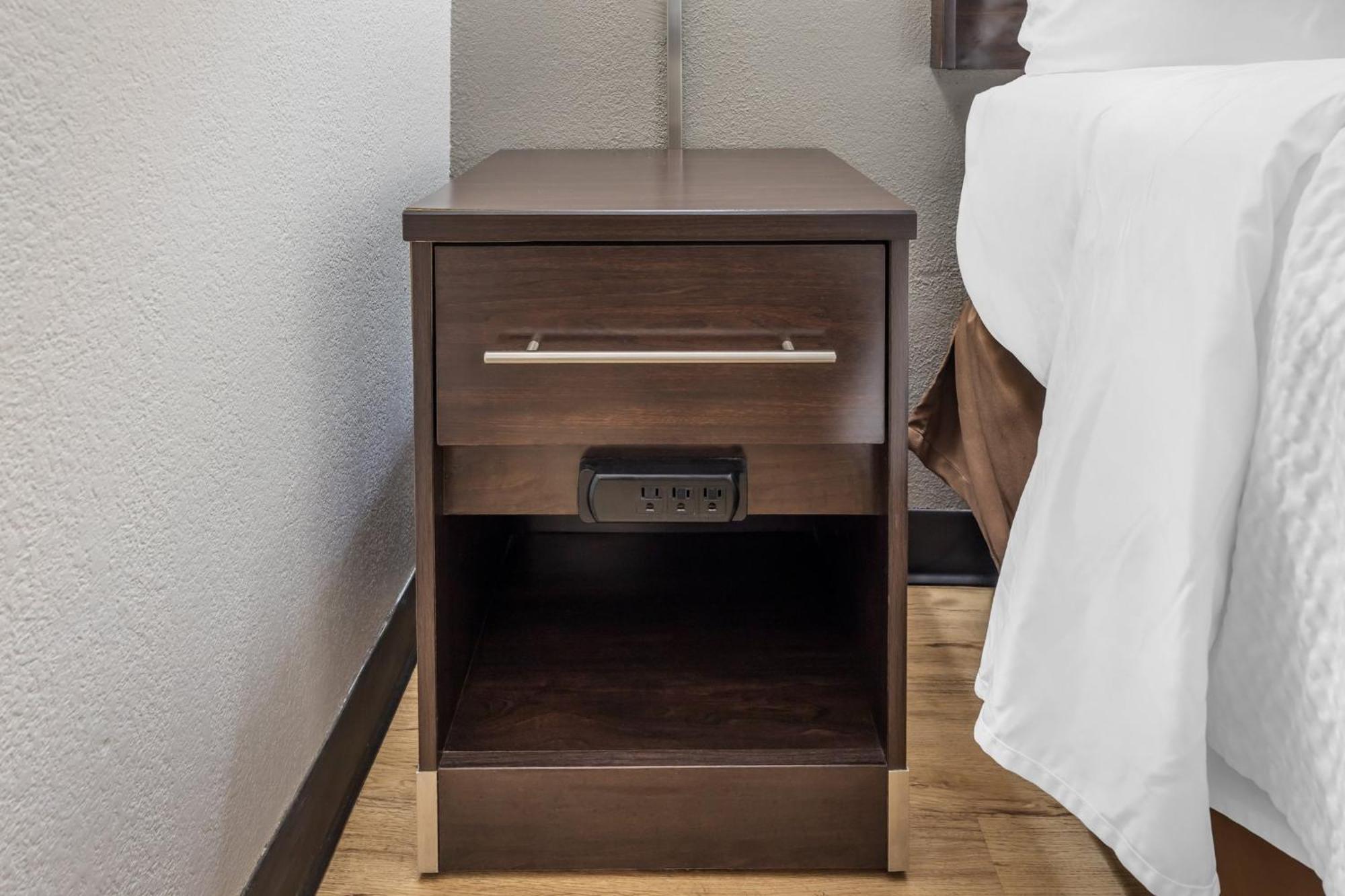 Deluxe King Room - Disability Access/Smoke Free