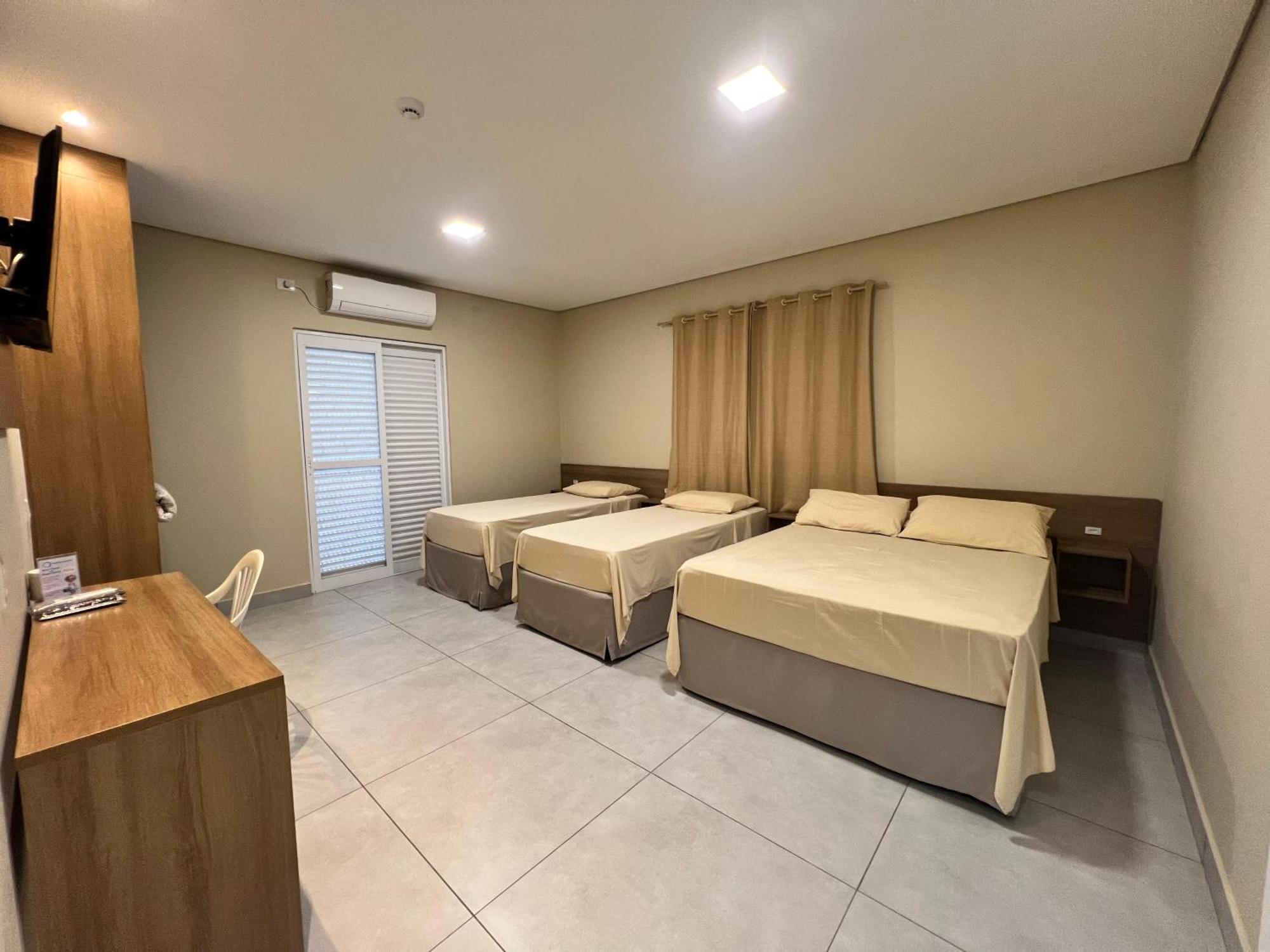 Quarto com Cama de Casal ou 2 de Solteiro