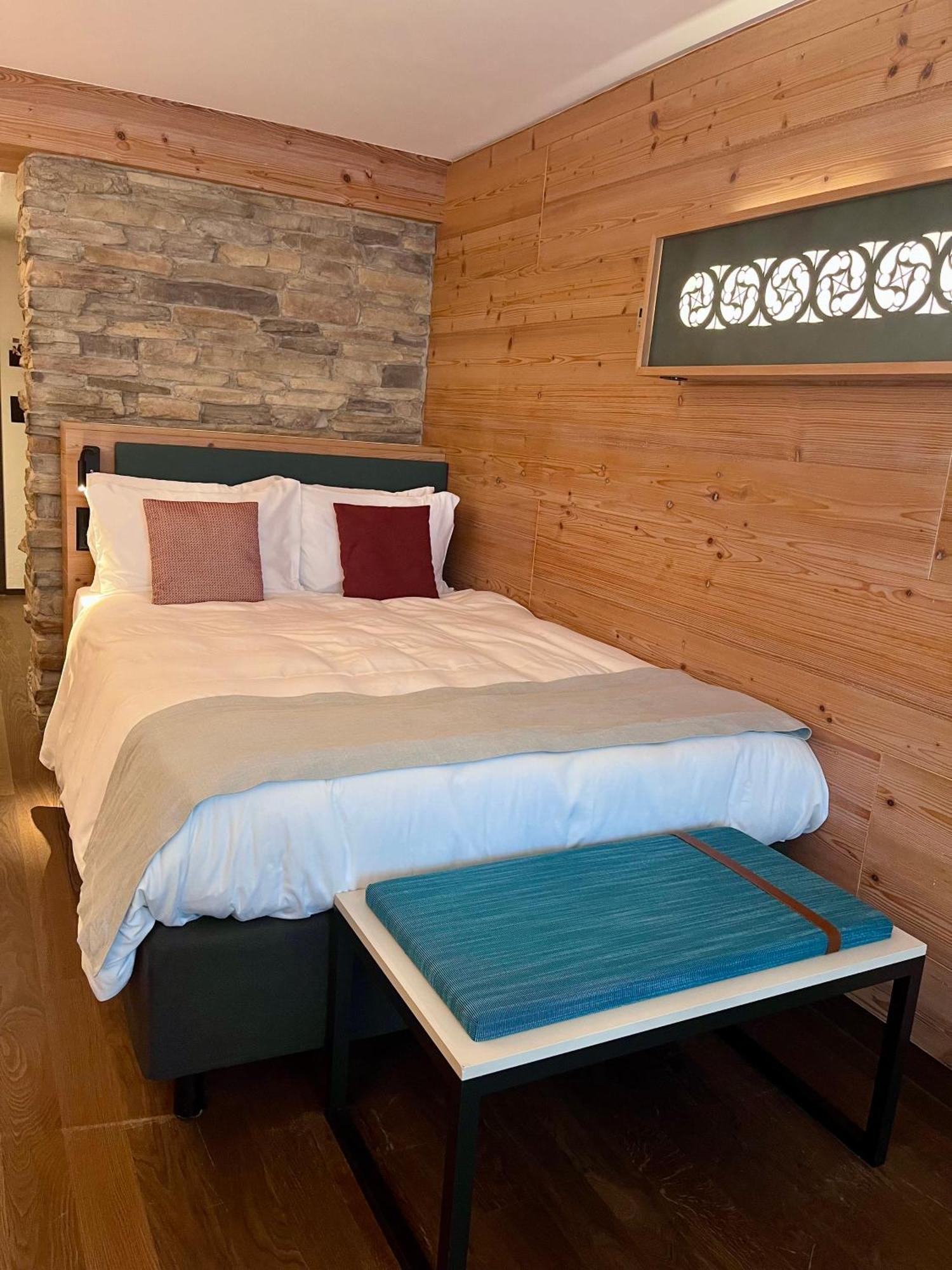 Tiny Room,1686421075:JPEG