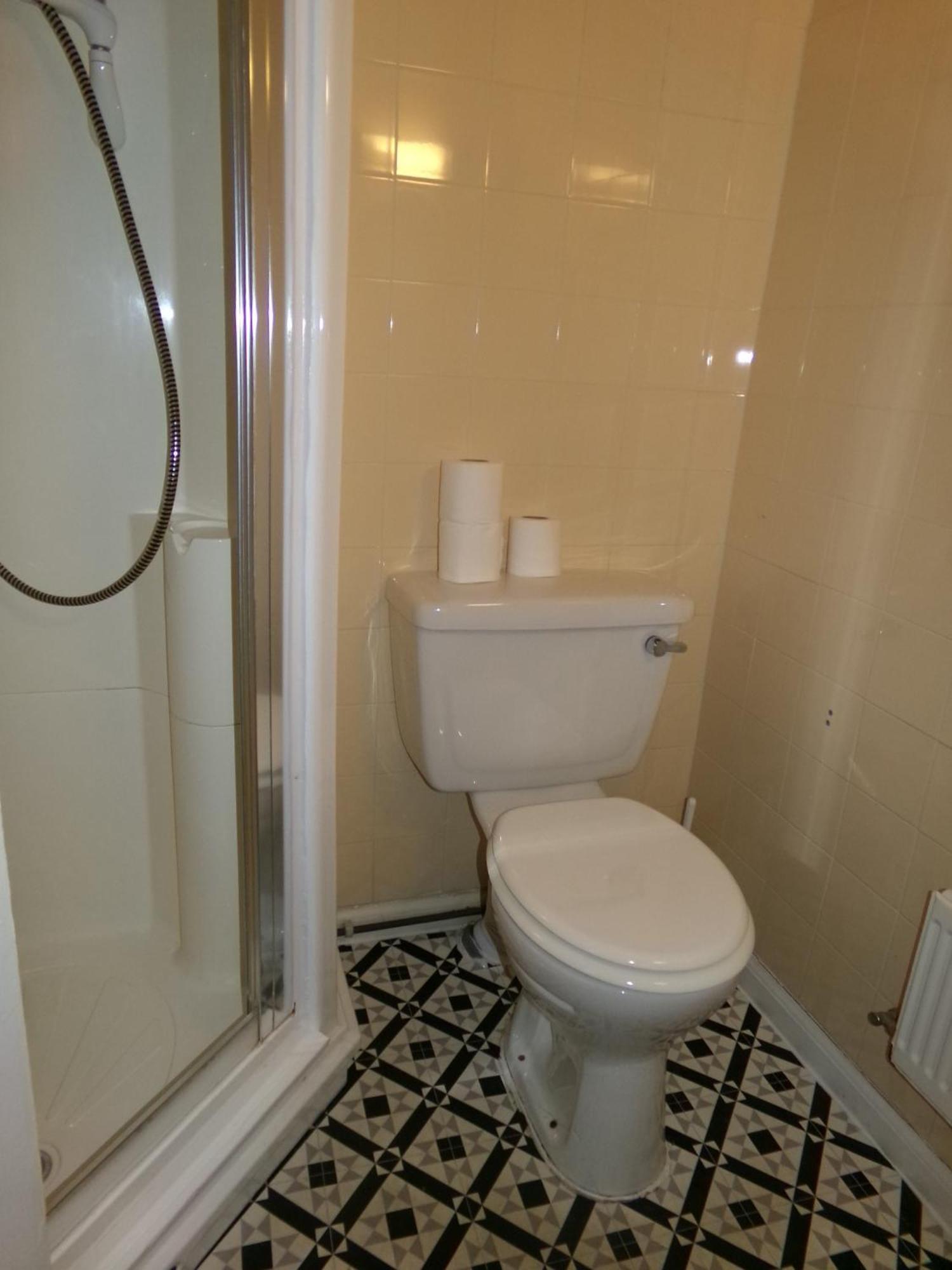 Double Room Private External Shower Room,1686430360:JPEG