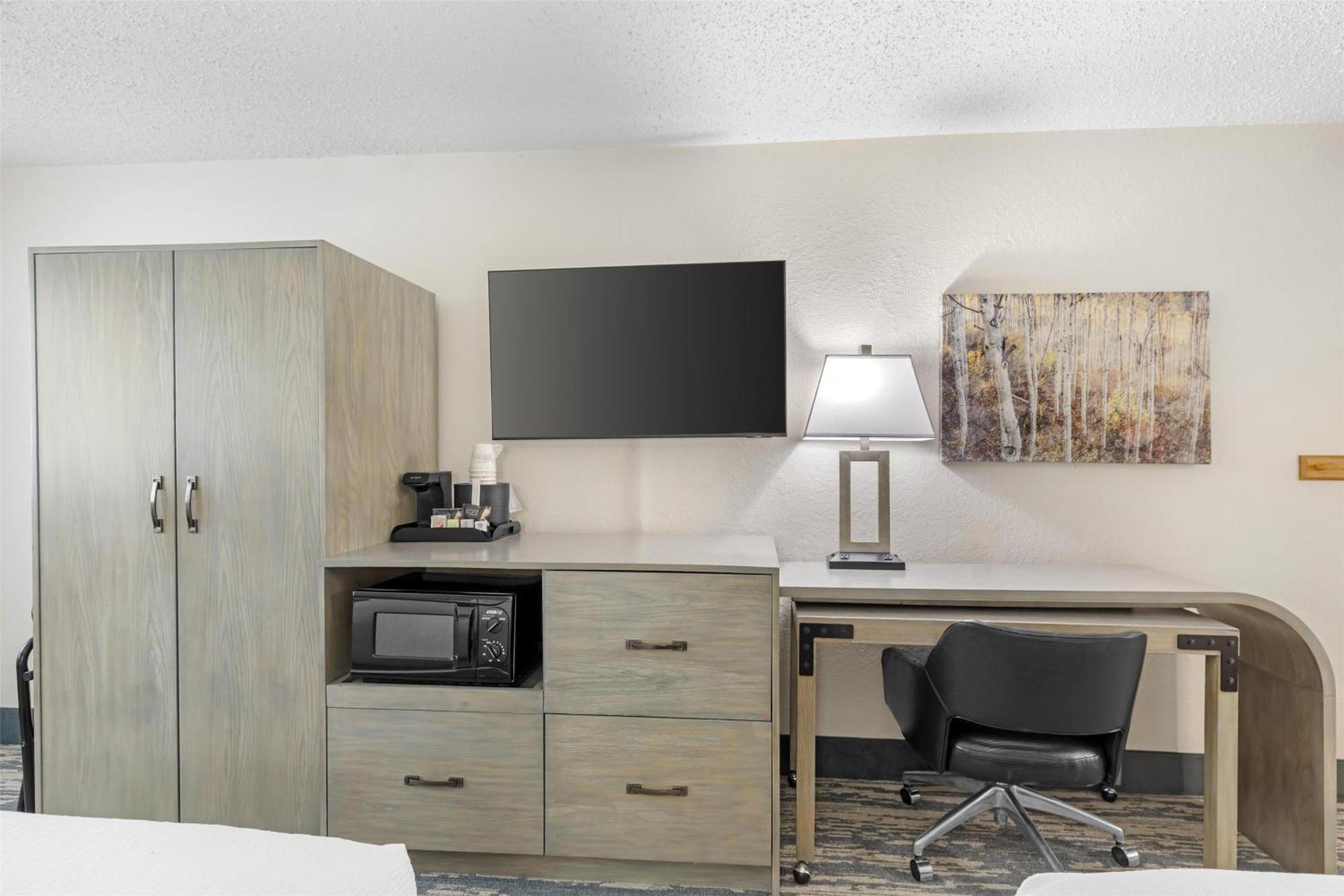Deluxe Queen Room with Two Queen Beds - Non-Smoking