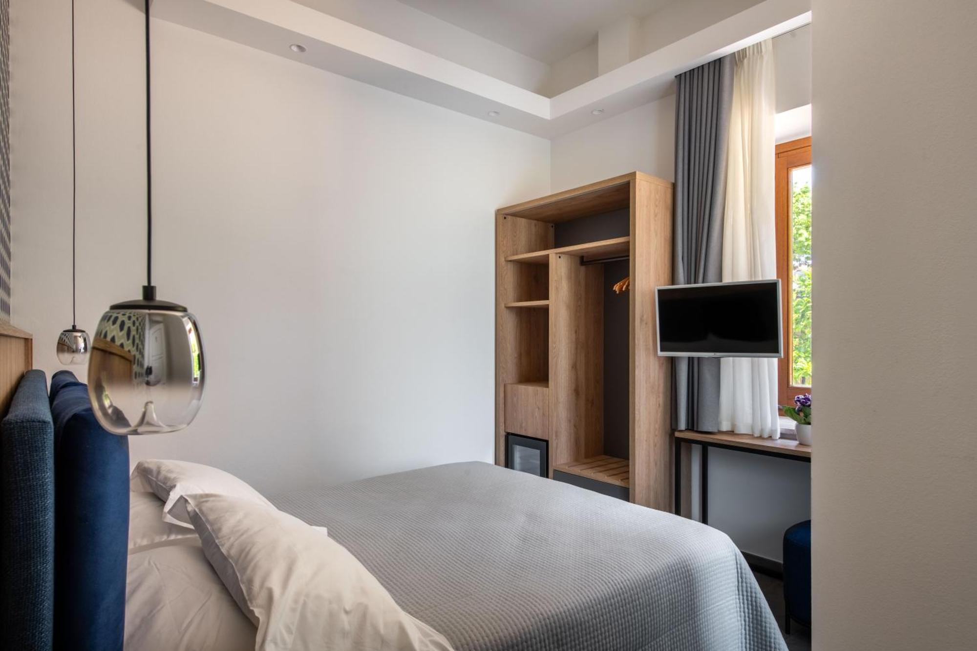 Small Double Room,1687461348:JPEG