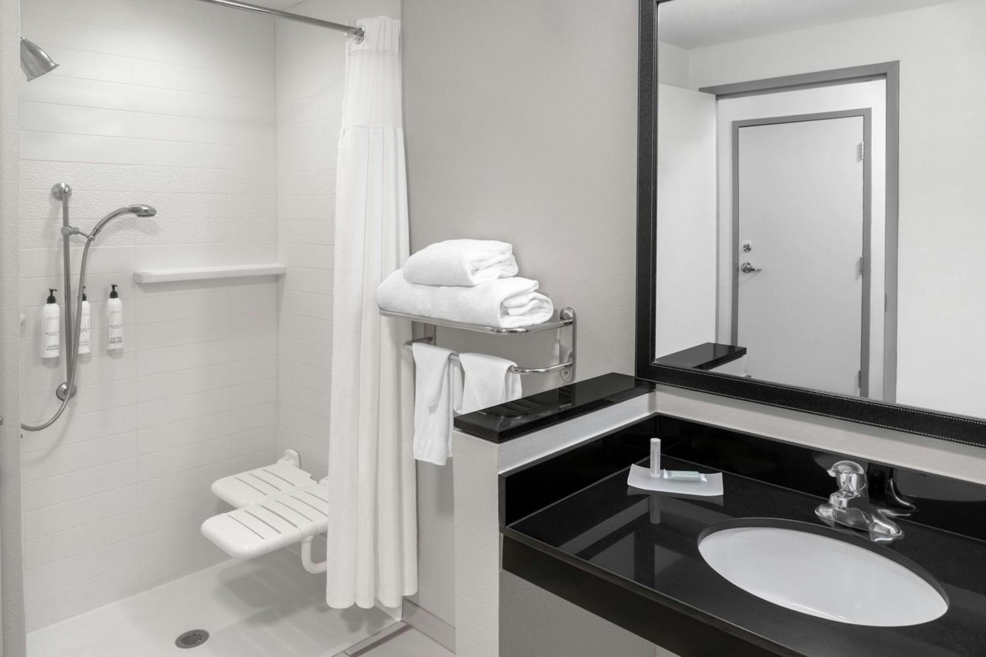 King Room with Roll-In Shower - Mobility Access/Hearing Accessible