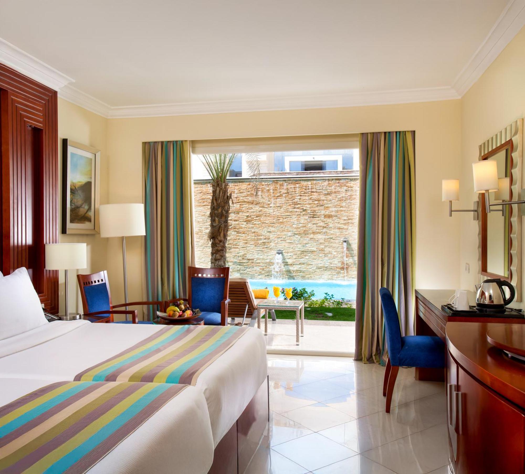 Swim-Up Room