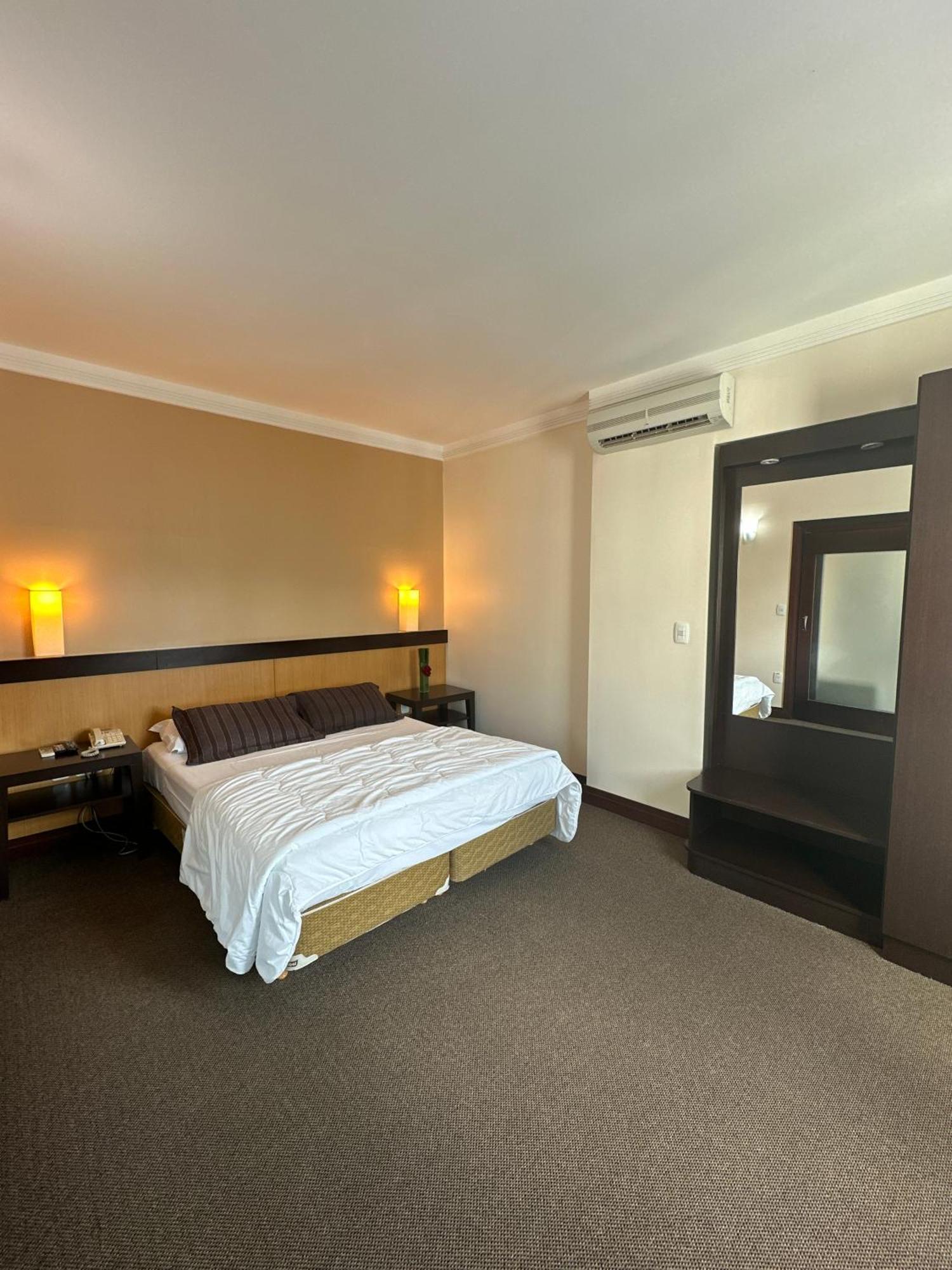 Quarto com Cama Queen-size