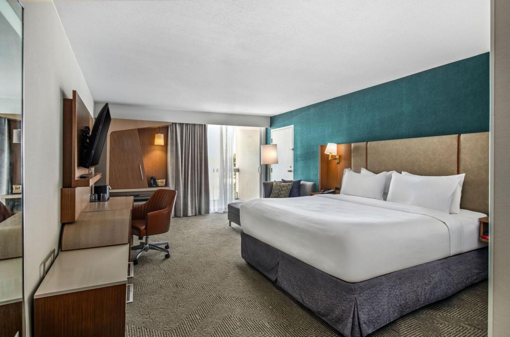 Standard King Room with Pool View
