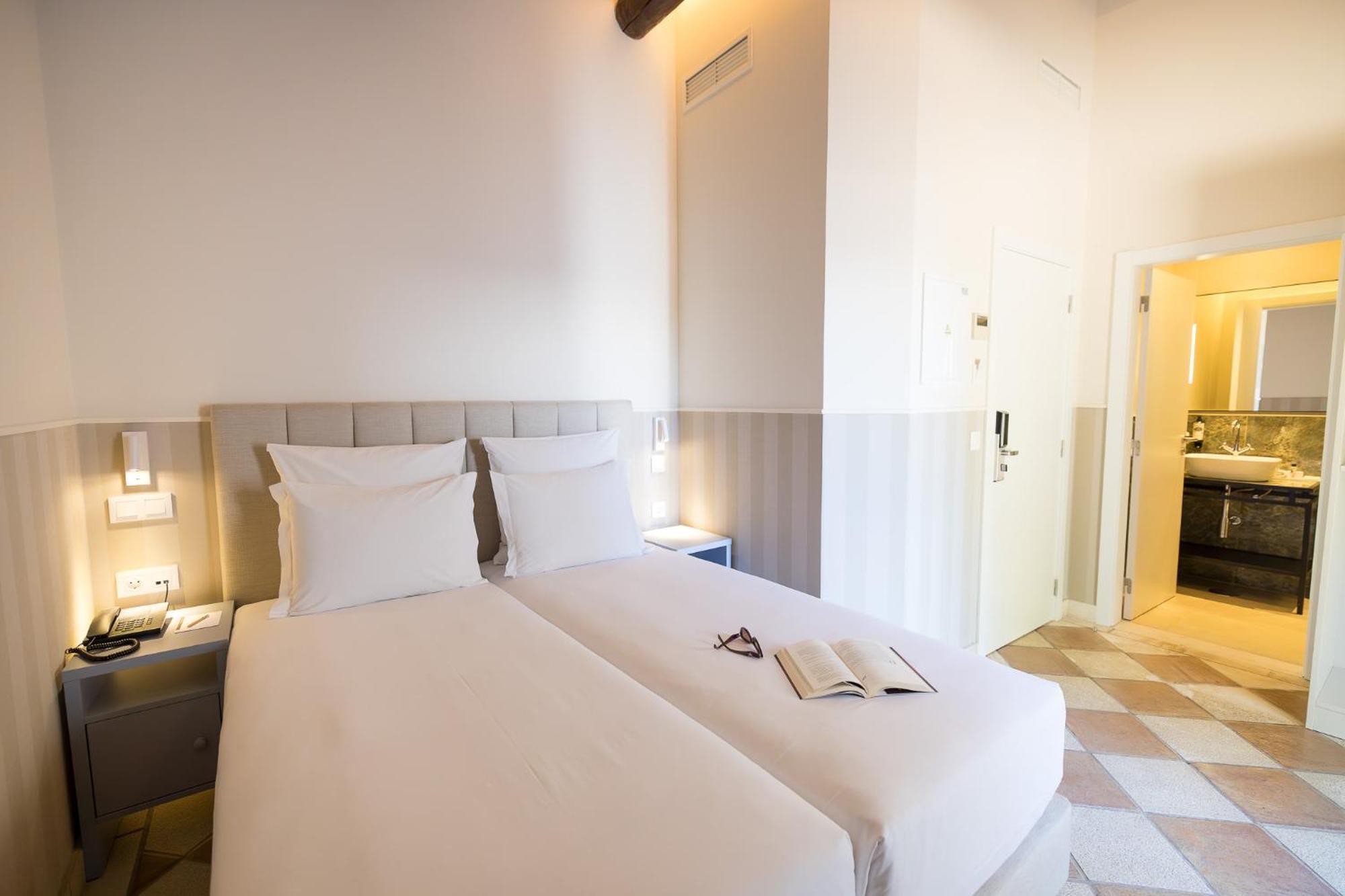 Quarto Familiar com Vista Jardim