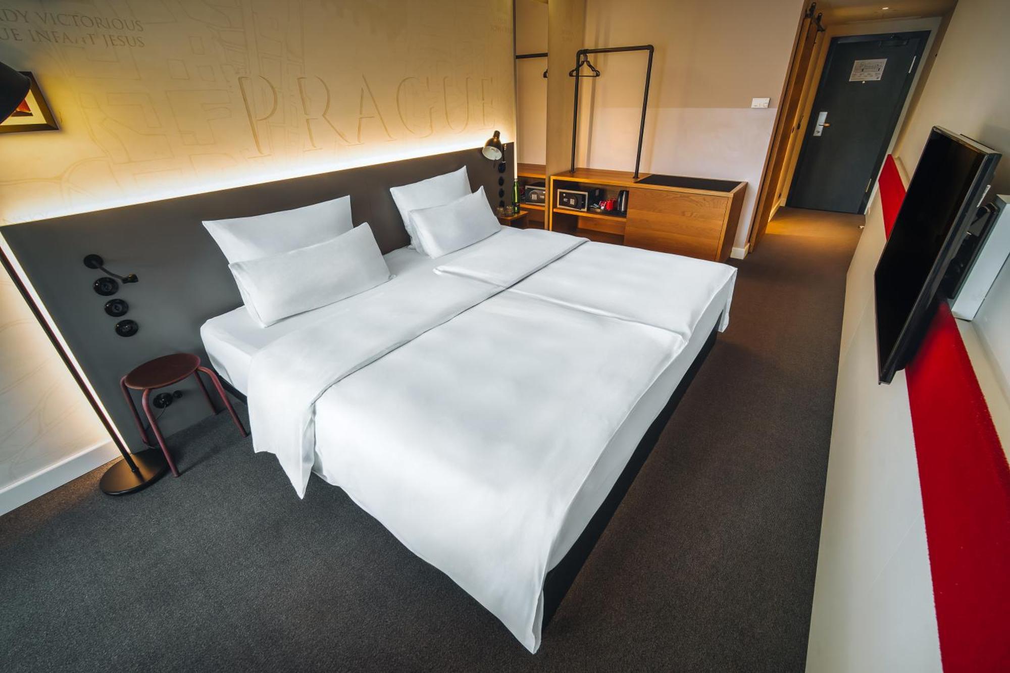 Doppel- oder Zweibettzimmer