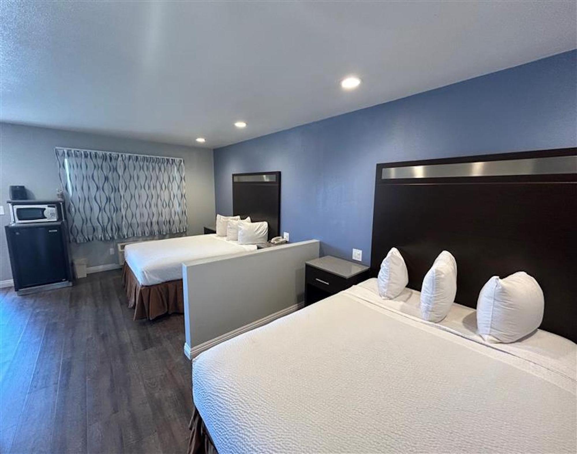 Queen Room with Two Queen Beds - Non-Smoking