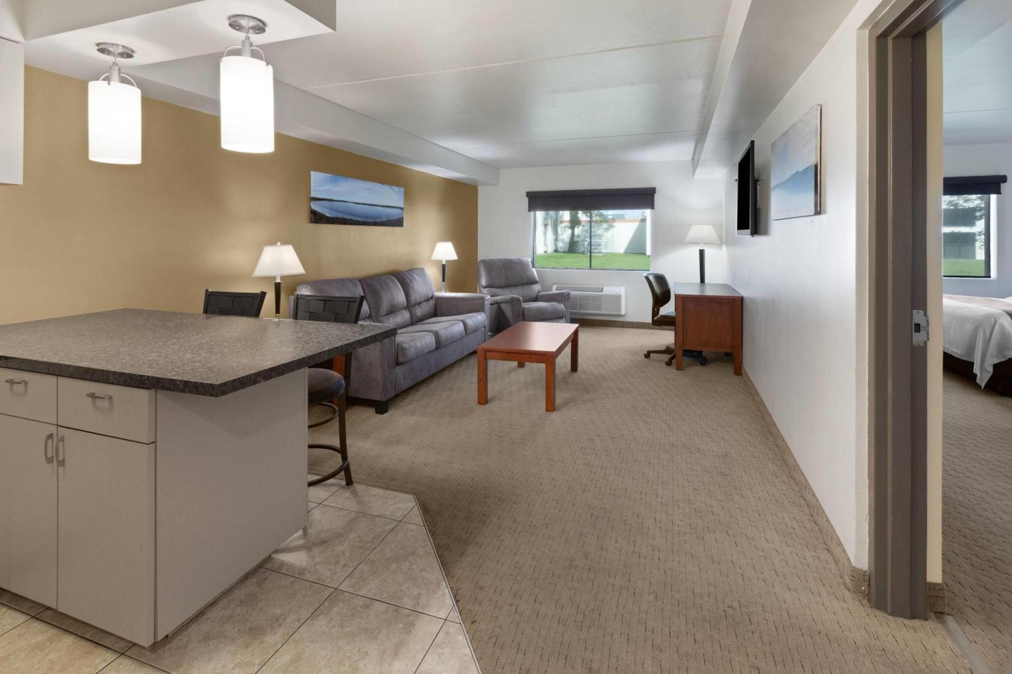King Room with Jetted Tub - Non-Smoking