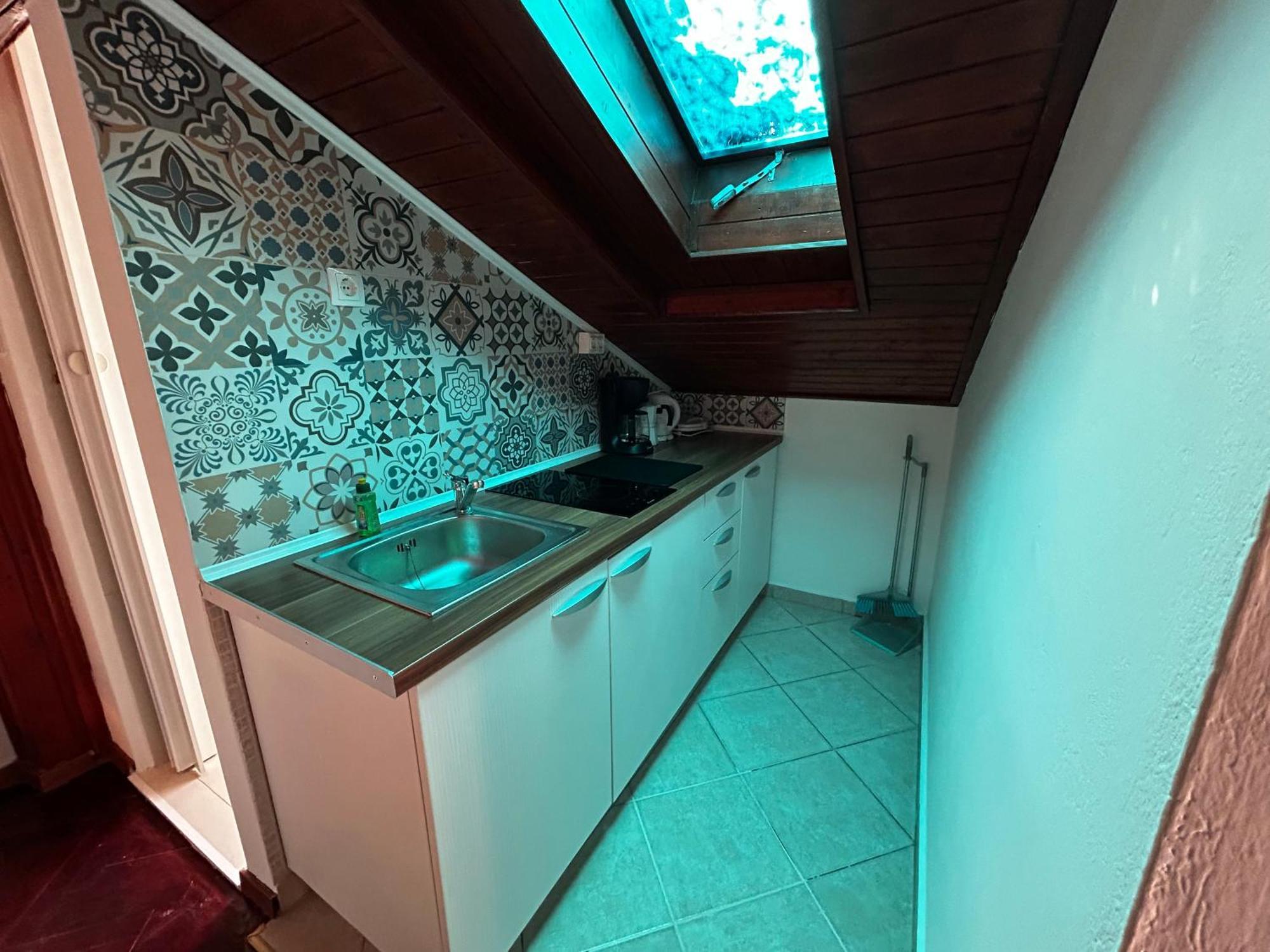 Studio mit Balkon