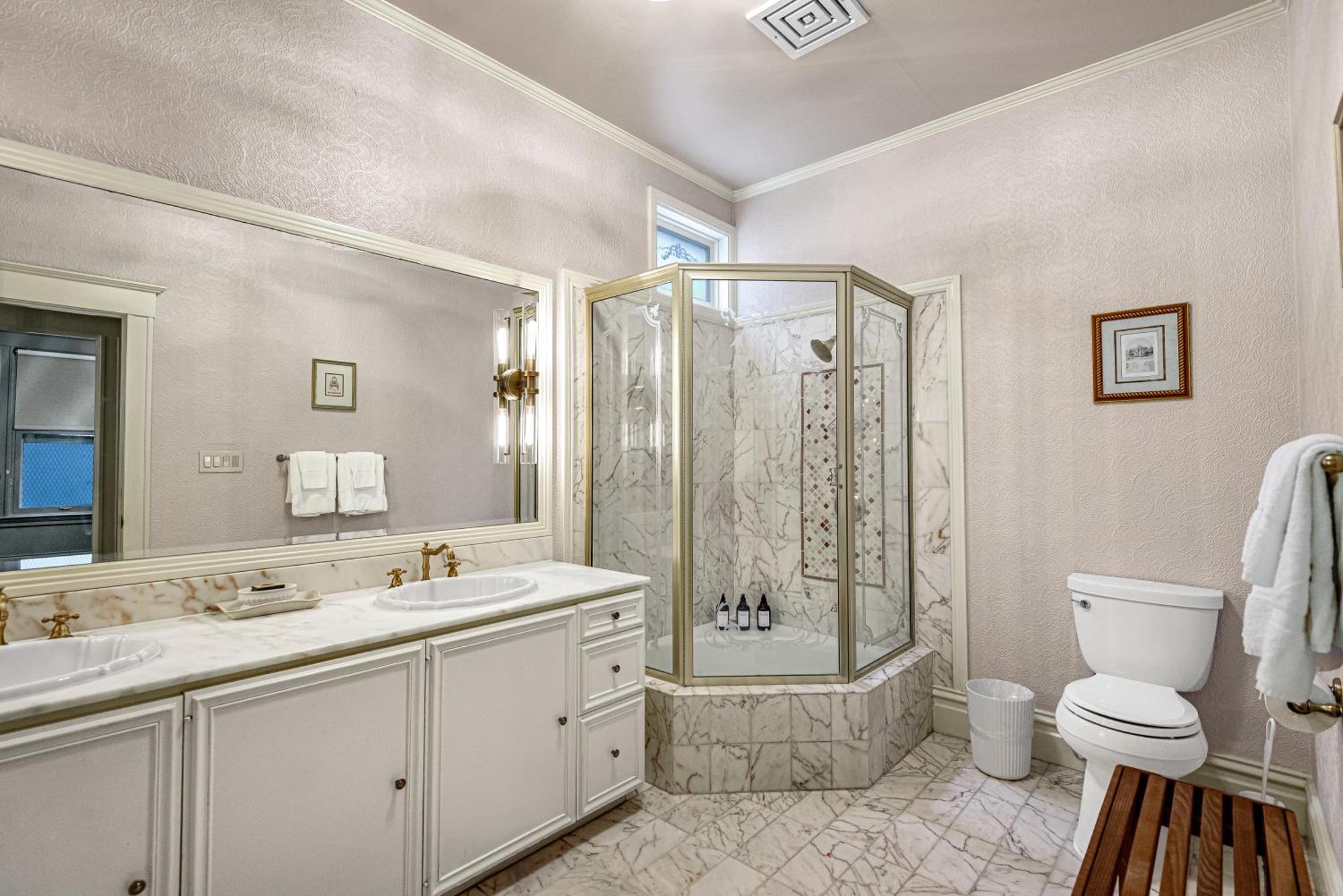 Appartement met 2 Slaapkamers en Uitzicht op Stad