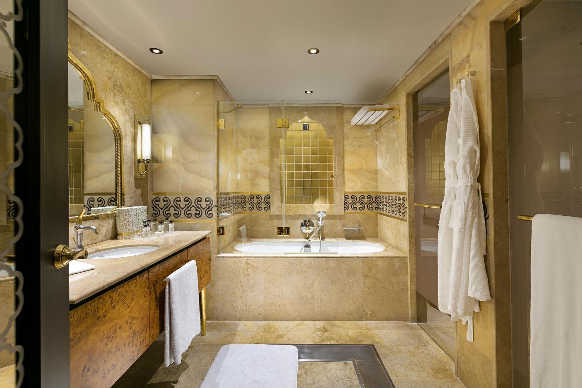 Maisonette-Suite mit direktem Poolzugang