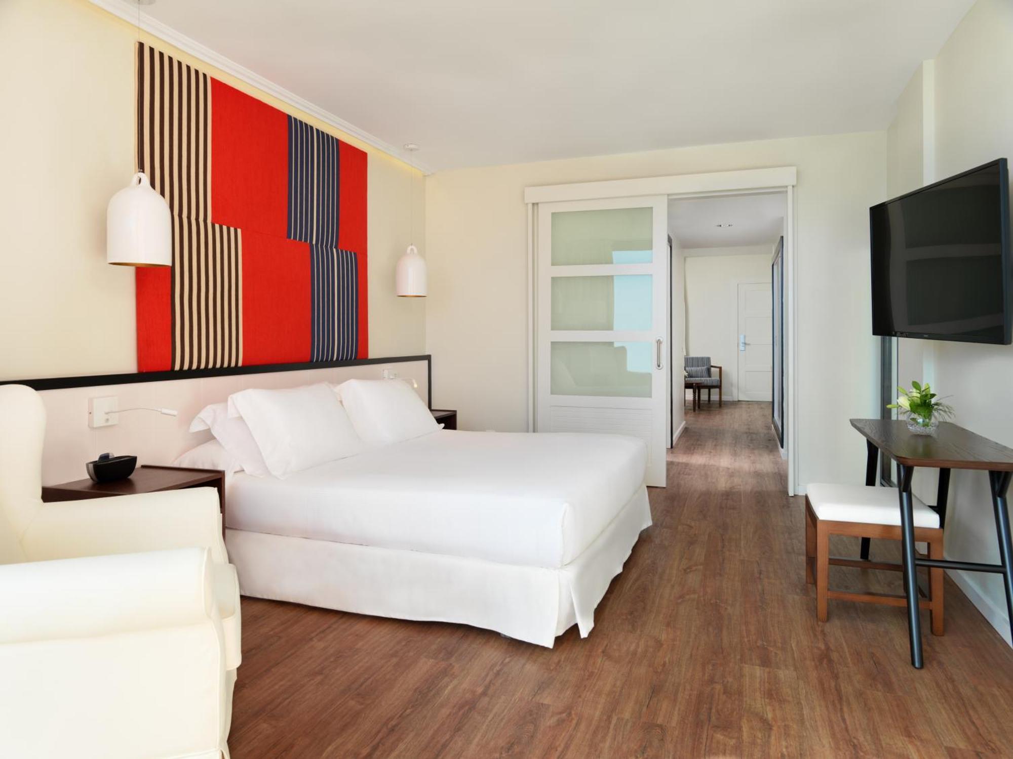 Suite Junior con vistas al mar (3 adultos + 1 niño)