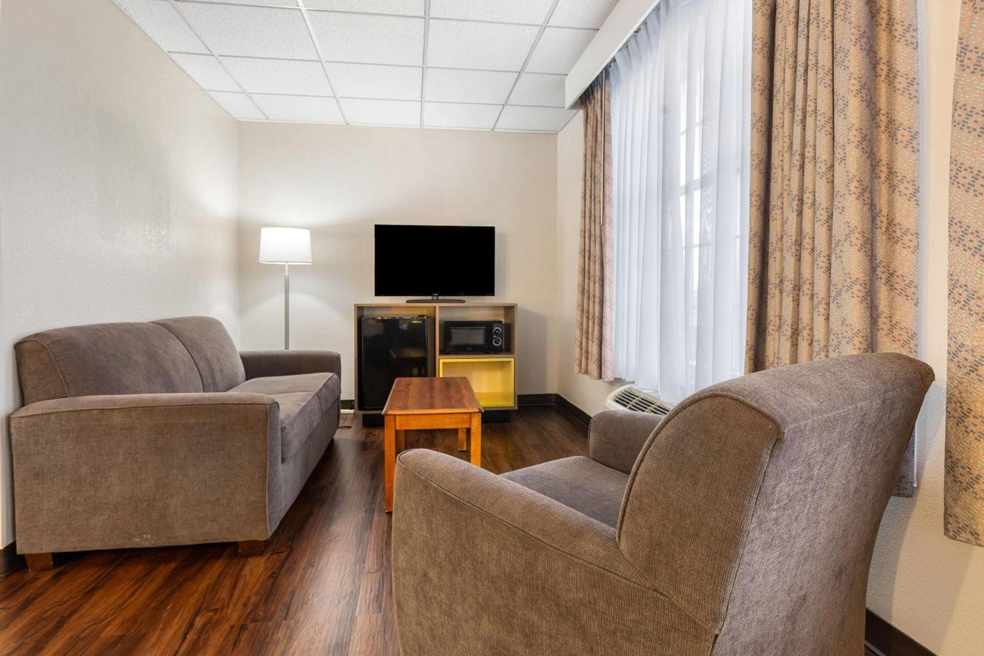 1 King Bed, Studio Suite, First Floor, Non-Smoking