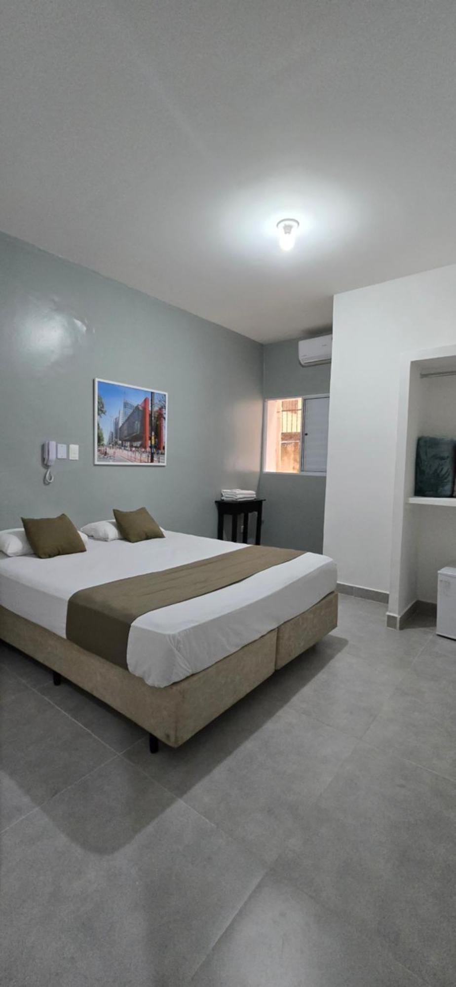 Quarto com Cama de Casal ou 2 de Solteiro