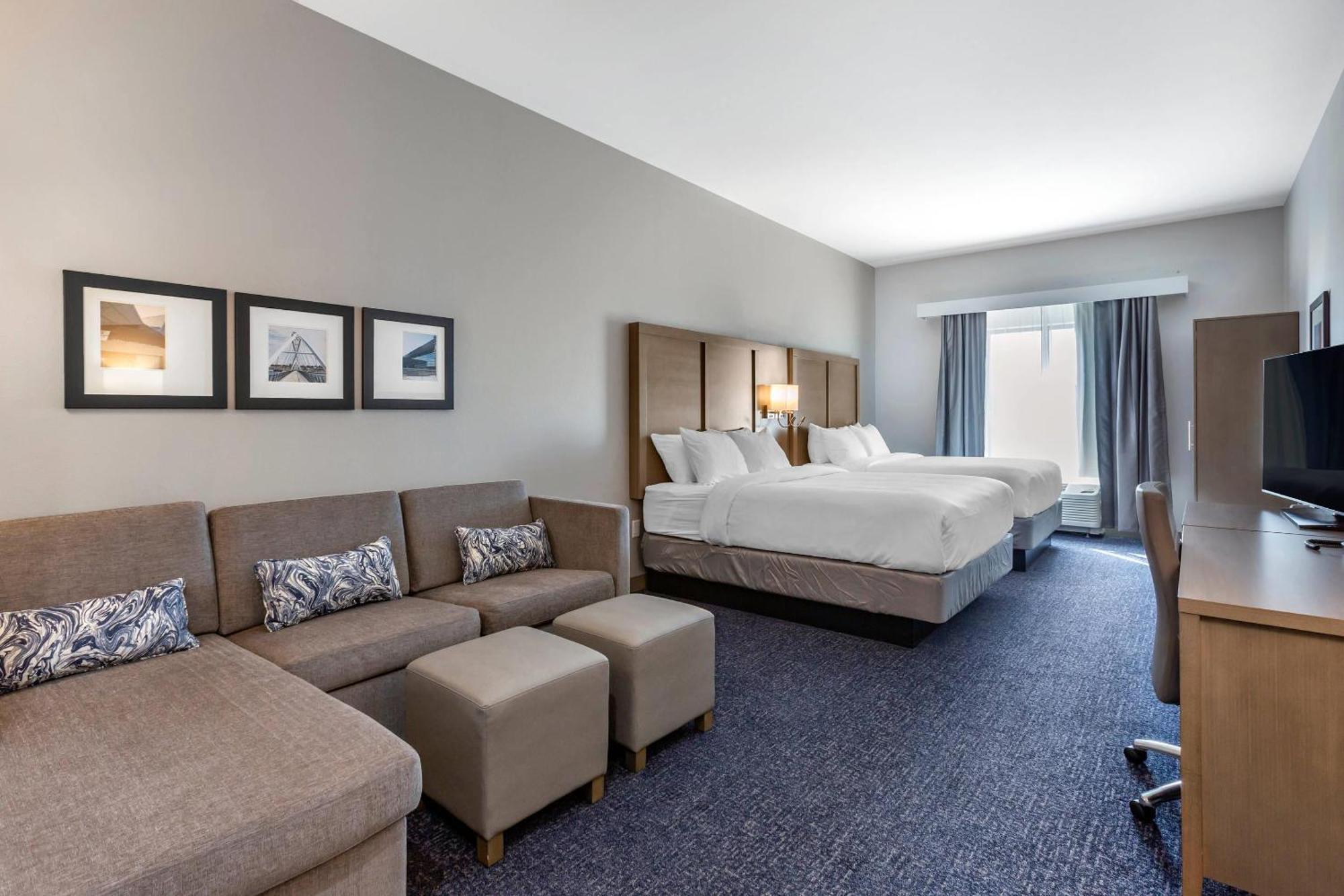 2 Queen Beds 1 Room Suite Hearing Accessible Sofabed,1698668122:JPEG