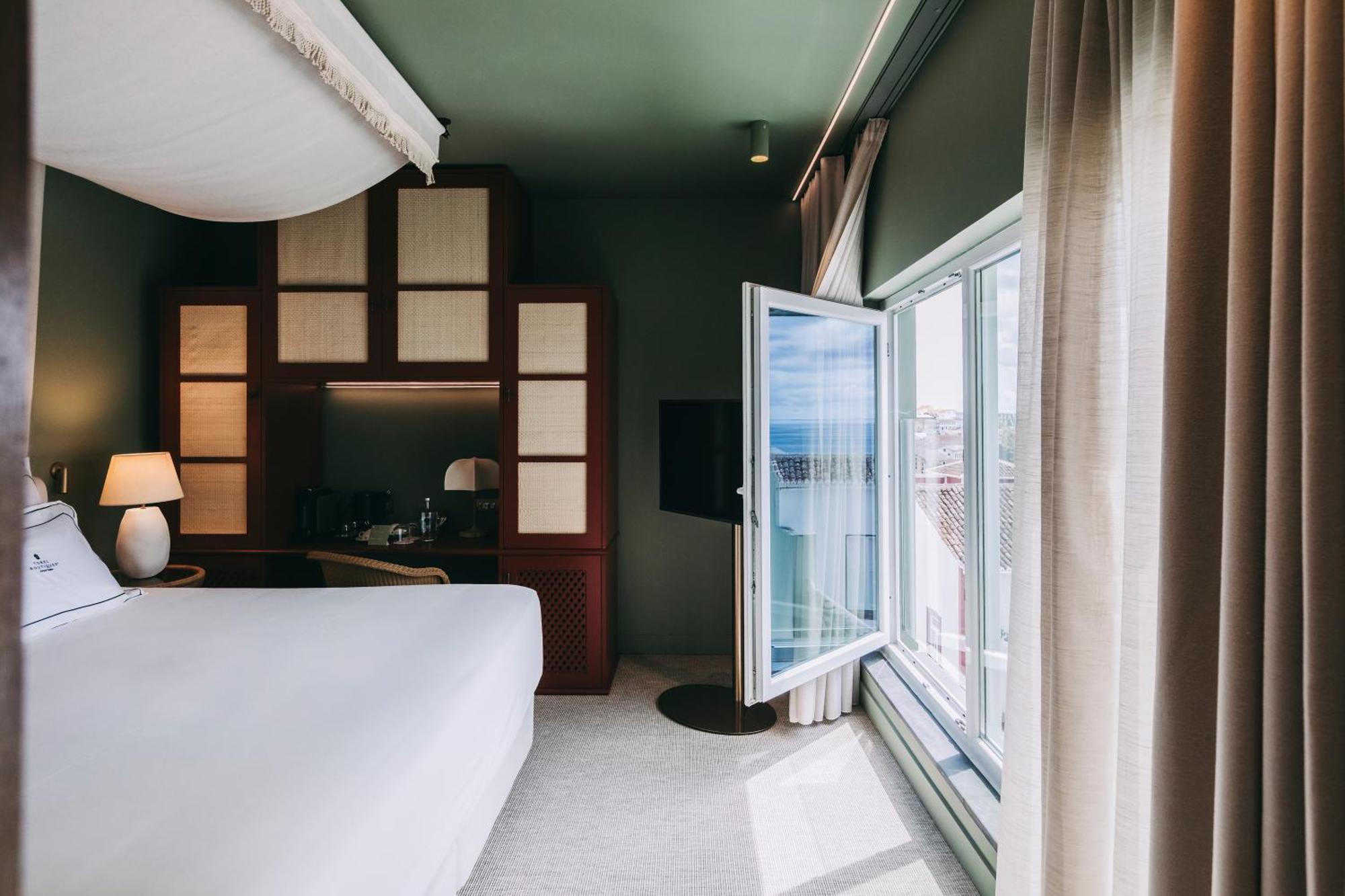 Executive Superior Ocean View,1699328685:JPEG