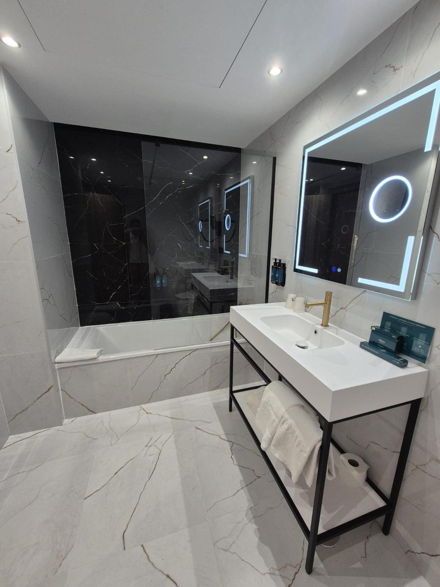 Family Room with Bath,1697787511:JPEG