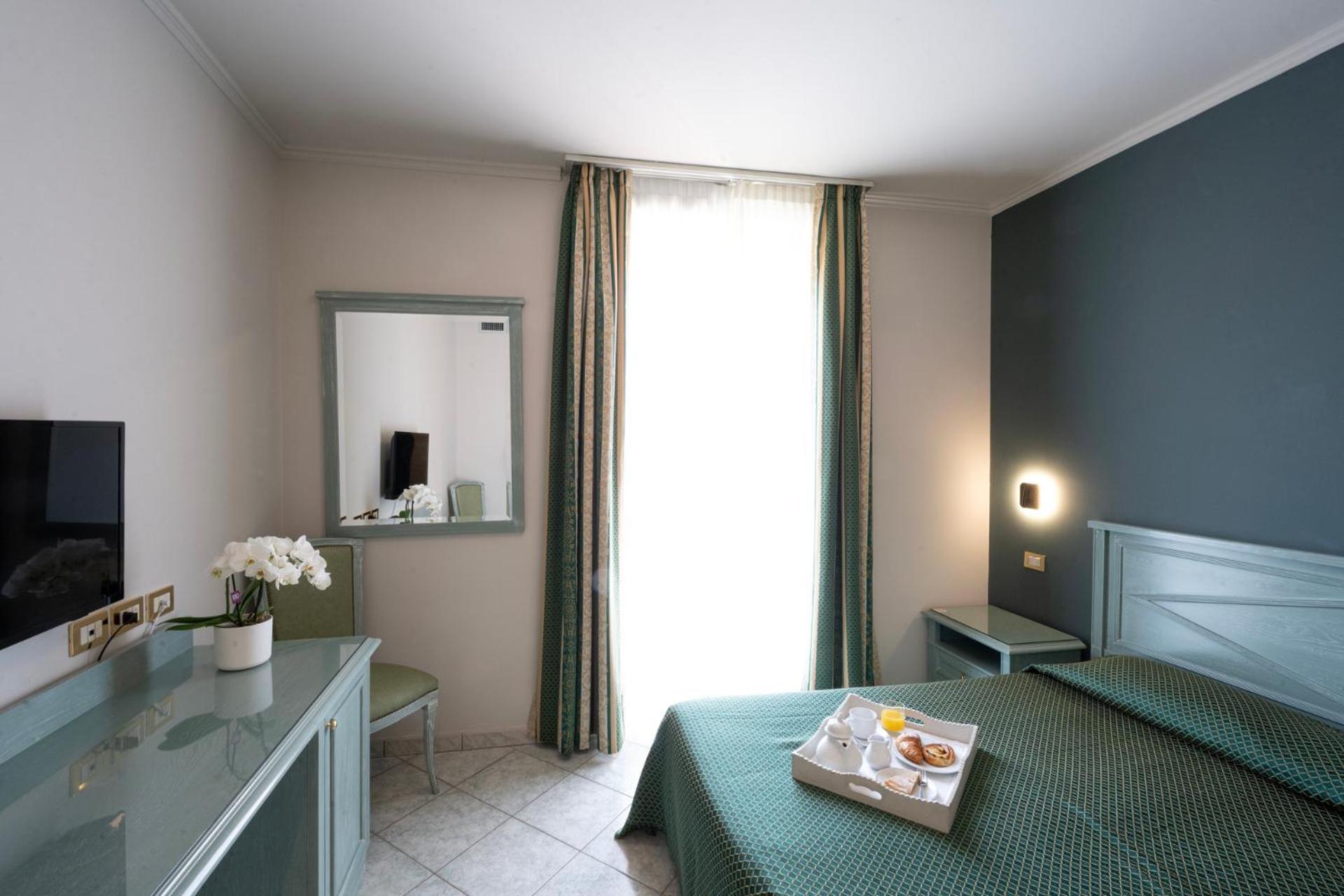 Doppel- oder Zweibettzimmer