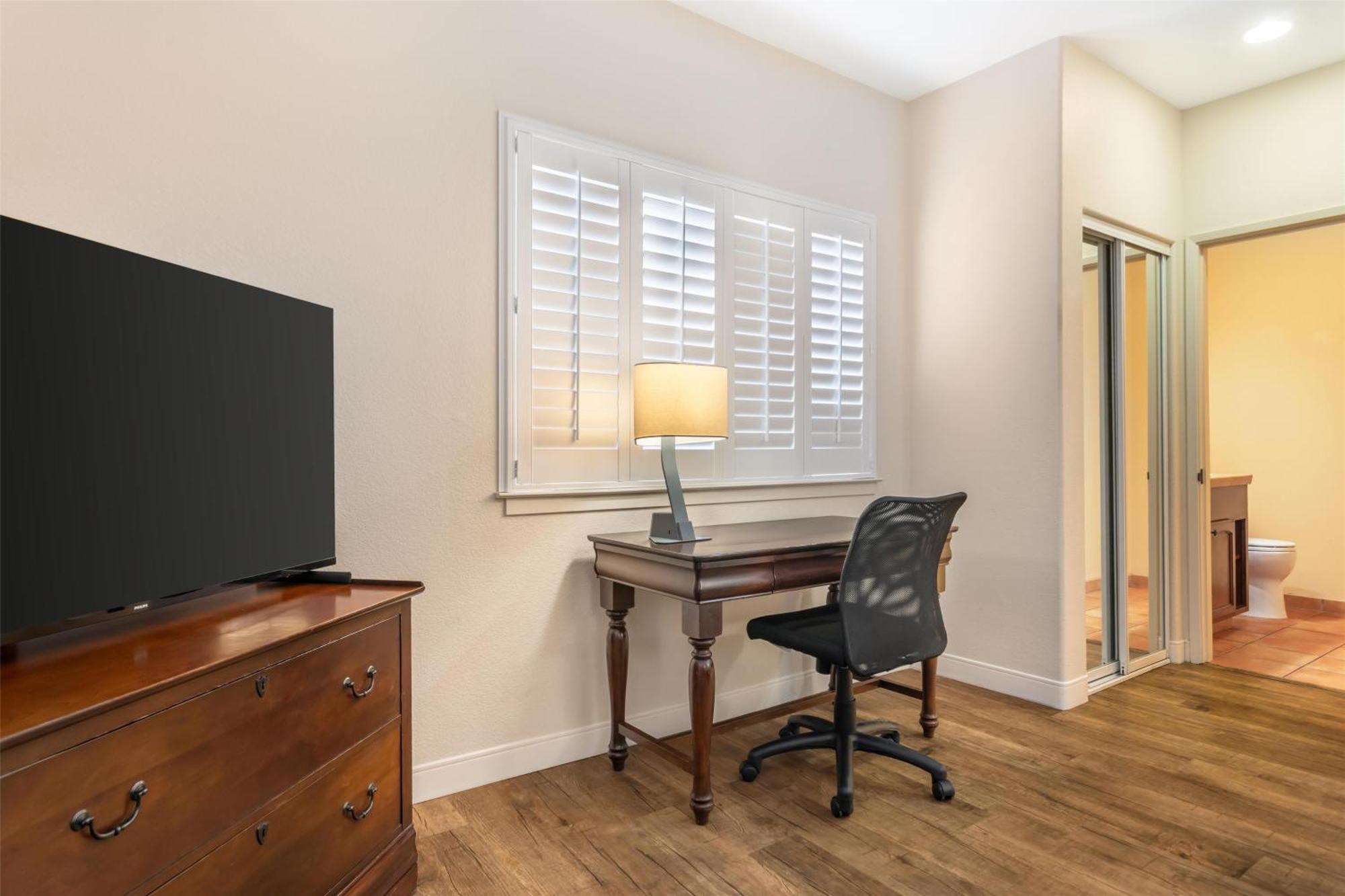 Two-Bedroom Suite with One King and One Queen Bed - Non-Smoking
