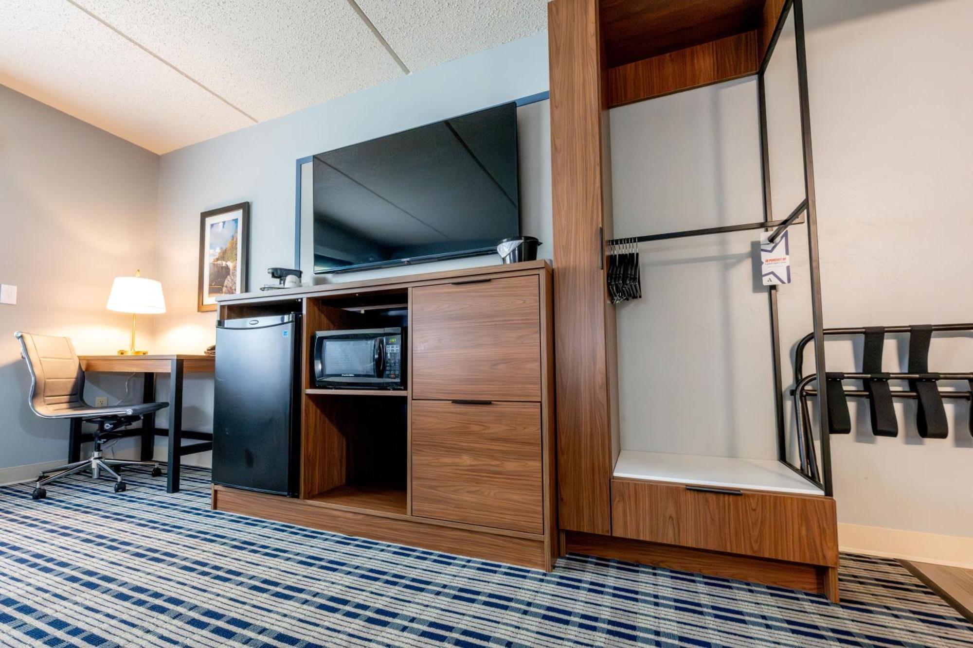 Queen Room with Two Queen Beds - Non-Smoking
