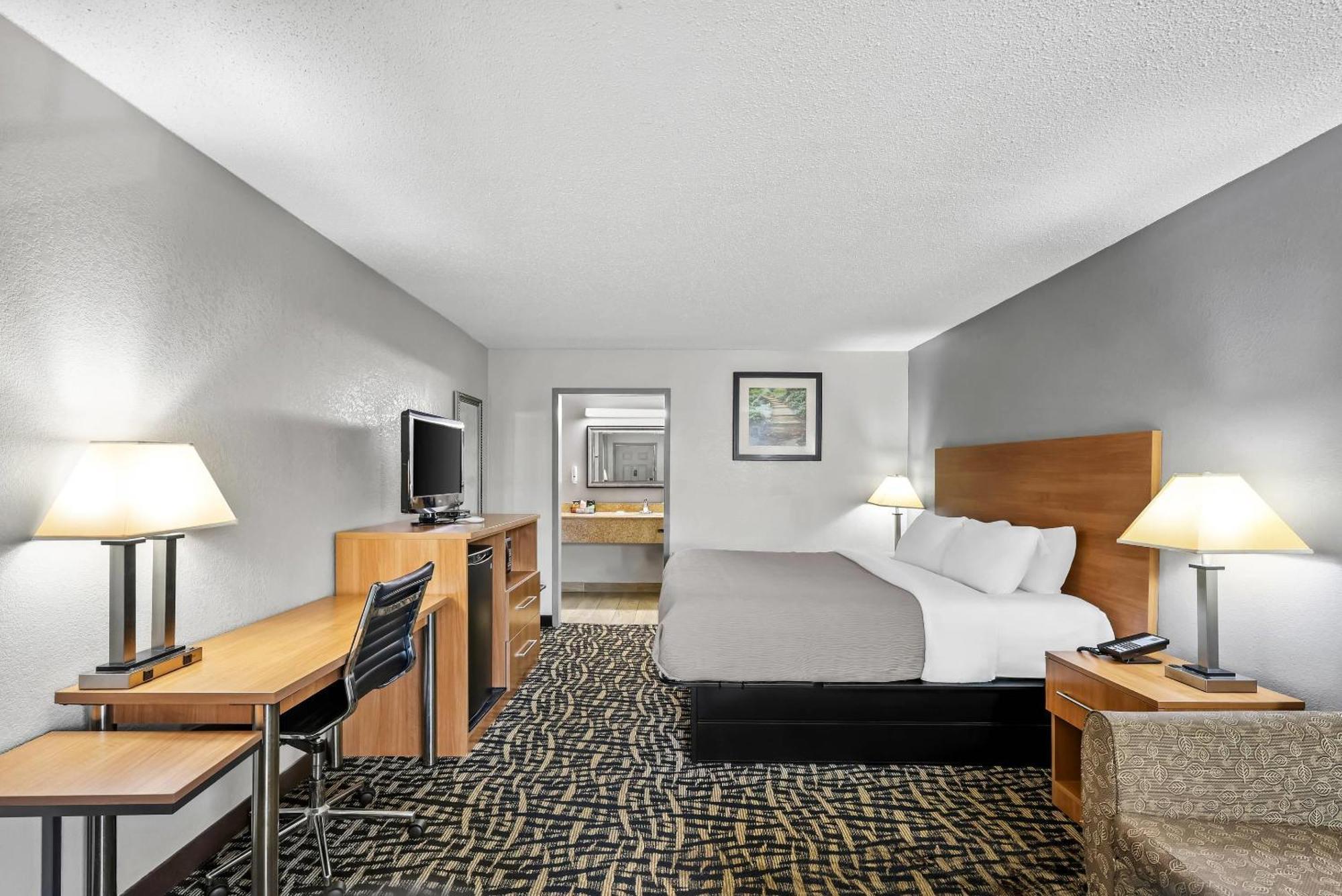 Deluxe King Room- Non-Smoking
