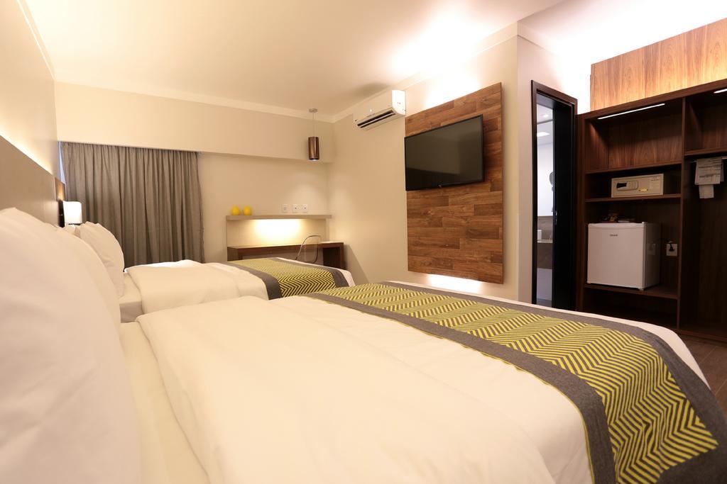 Quarto deluxe com 2 camas de casal,374144693:JPEG
