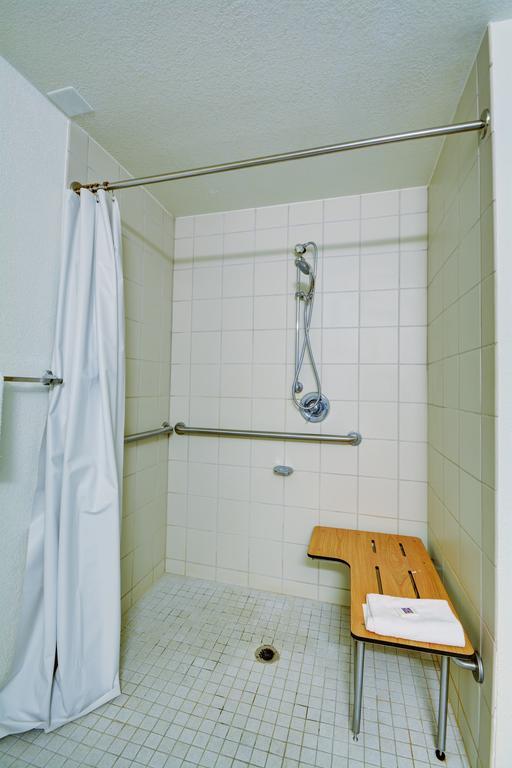 Deluxe Queen Room with Two Queen Beds - Non-Smoking