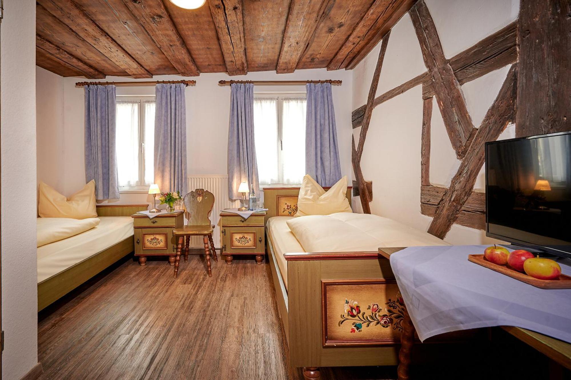 Zweibettzimmer mit Bad