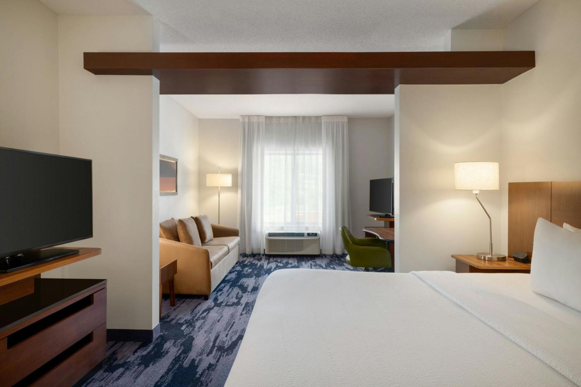 King Studio with Sofa Bed - Hearing Accessible