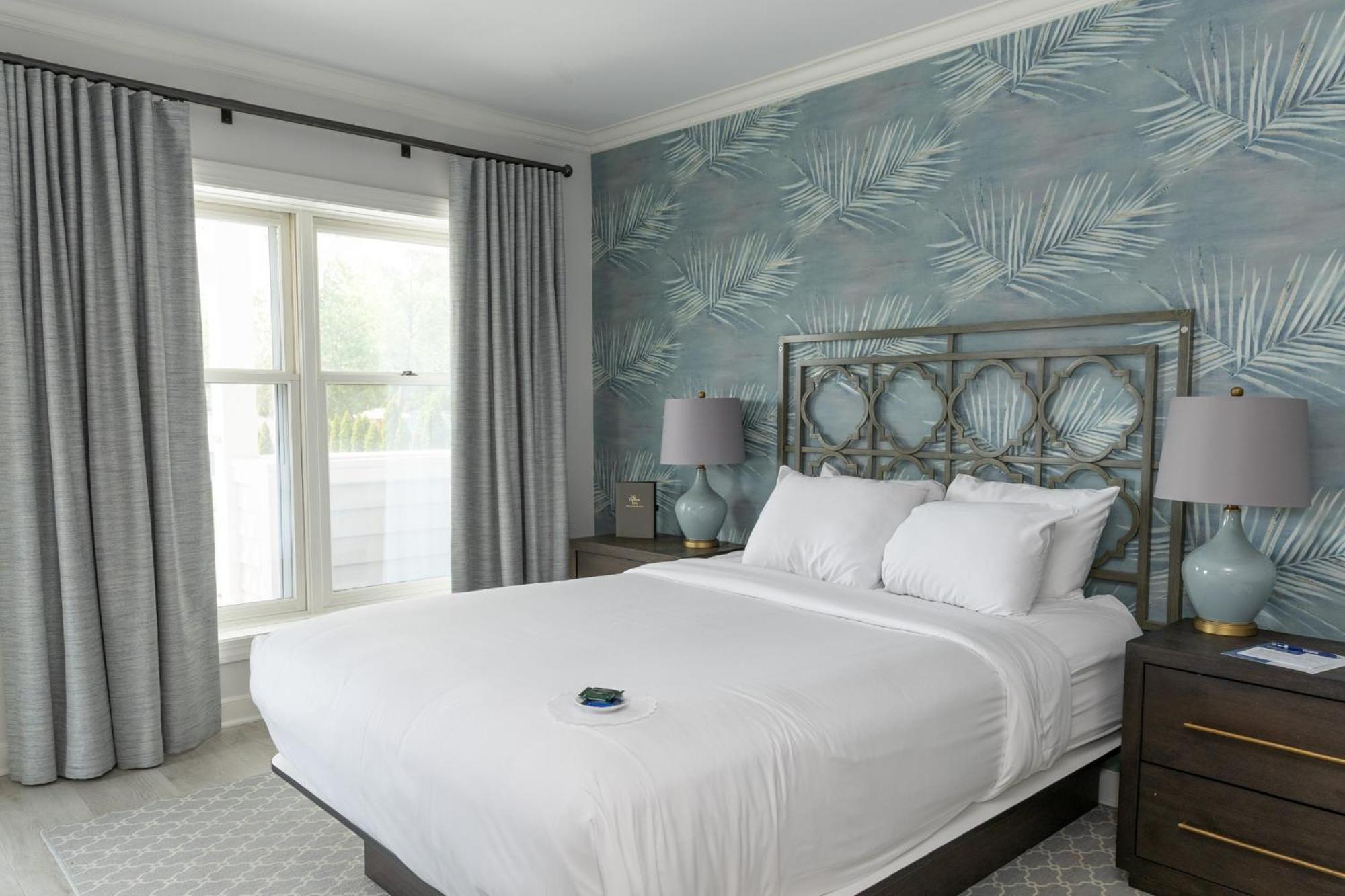 Deluxe Non Lakeview Queen Room Balcony,1698136706:JPEG