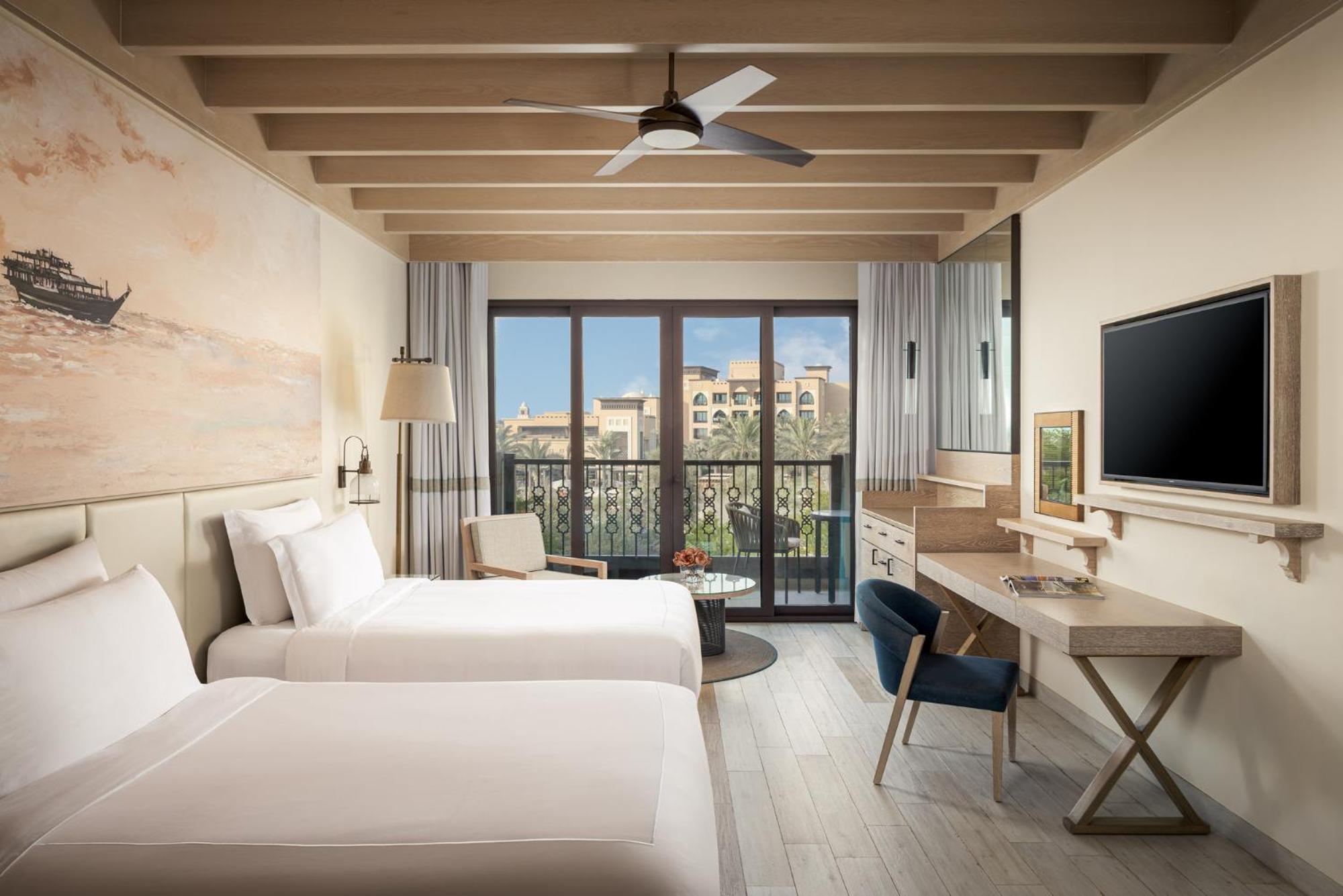 Zweibettzimmer mit Balkon
