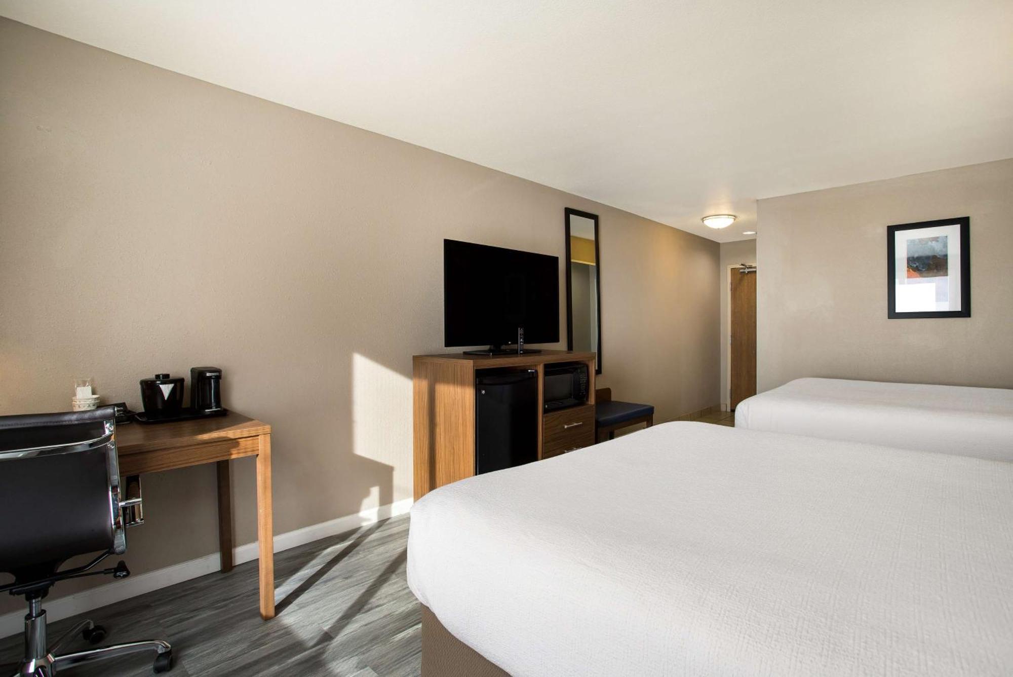 Queen Room with Two Queen Beds - Non-Smoking