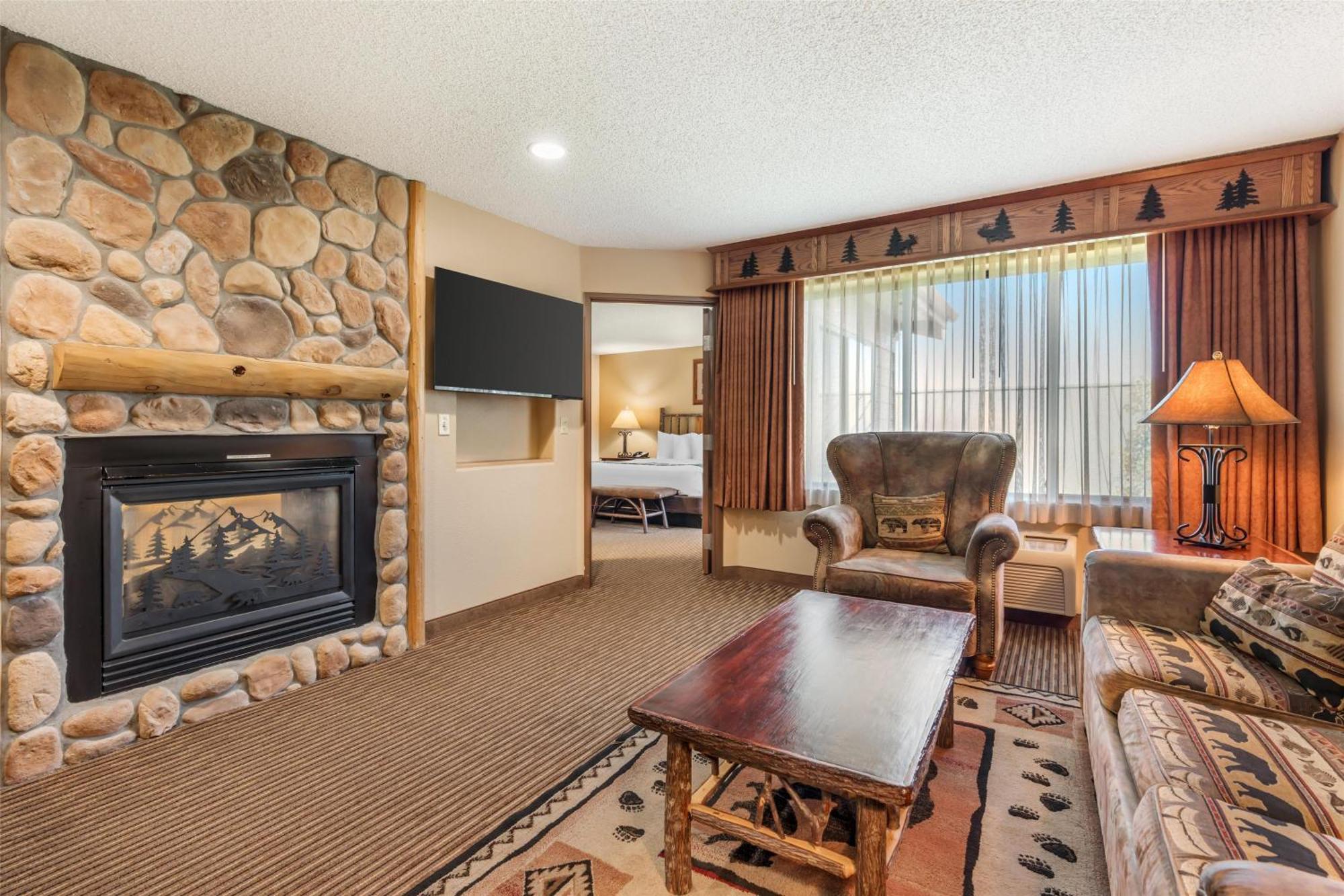 King Suite with Fireplace - Non smoking