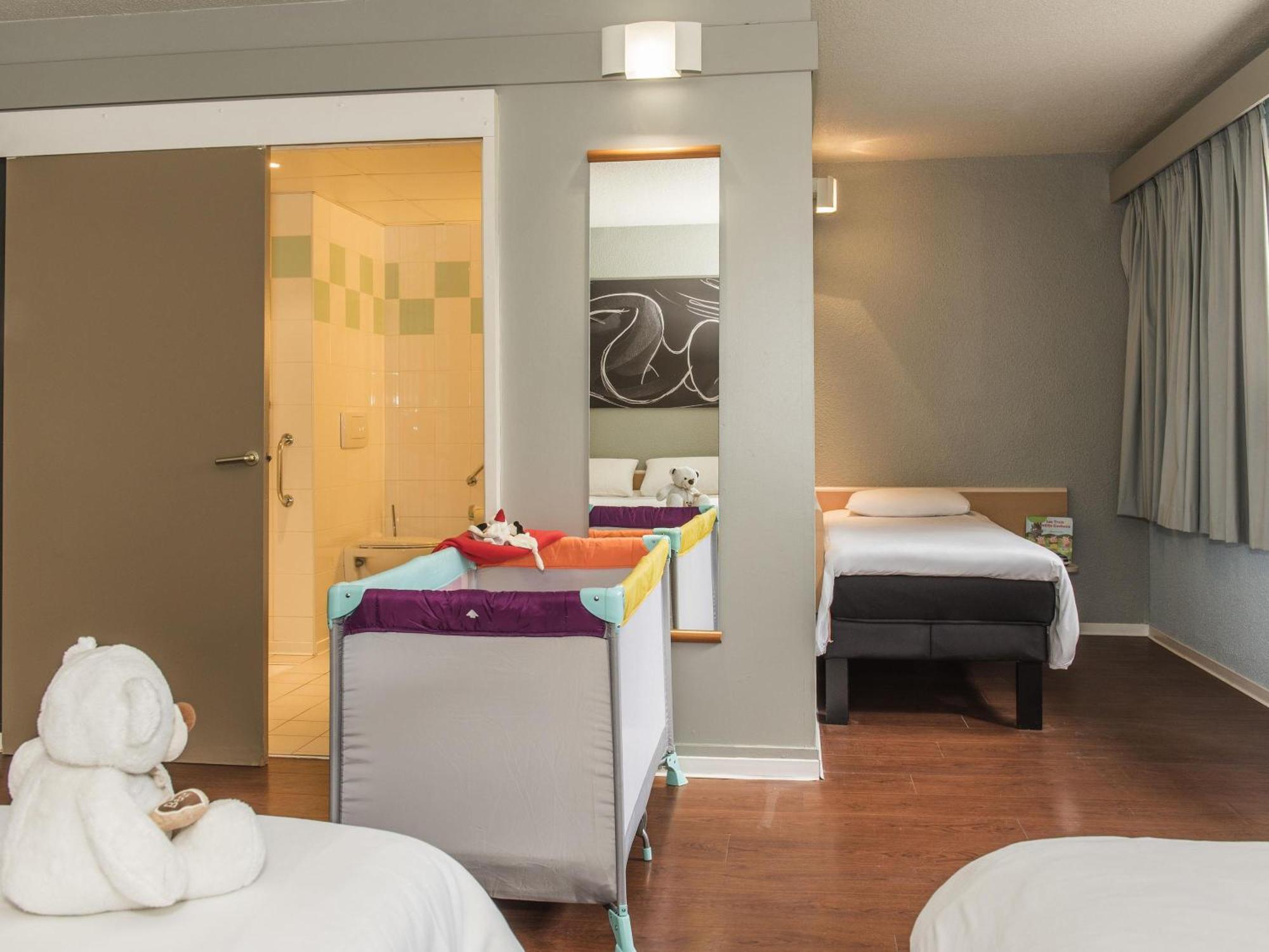 Standard Room with One Double Bed and Two Single Beds,1704835224:JPEG